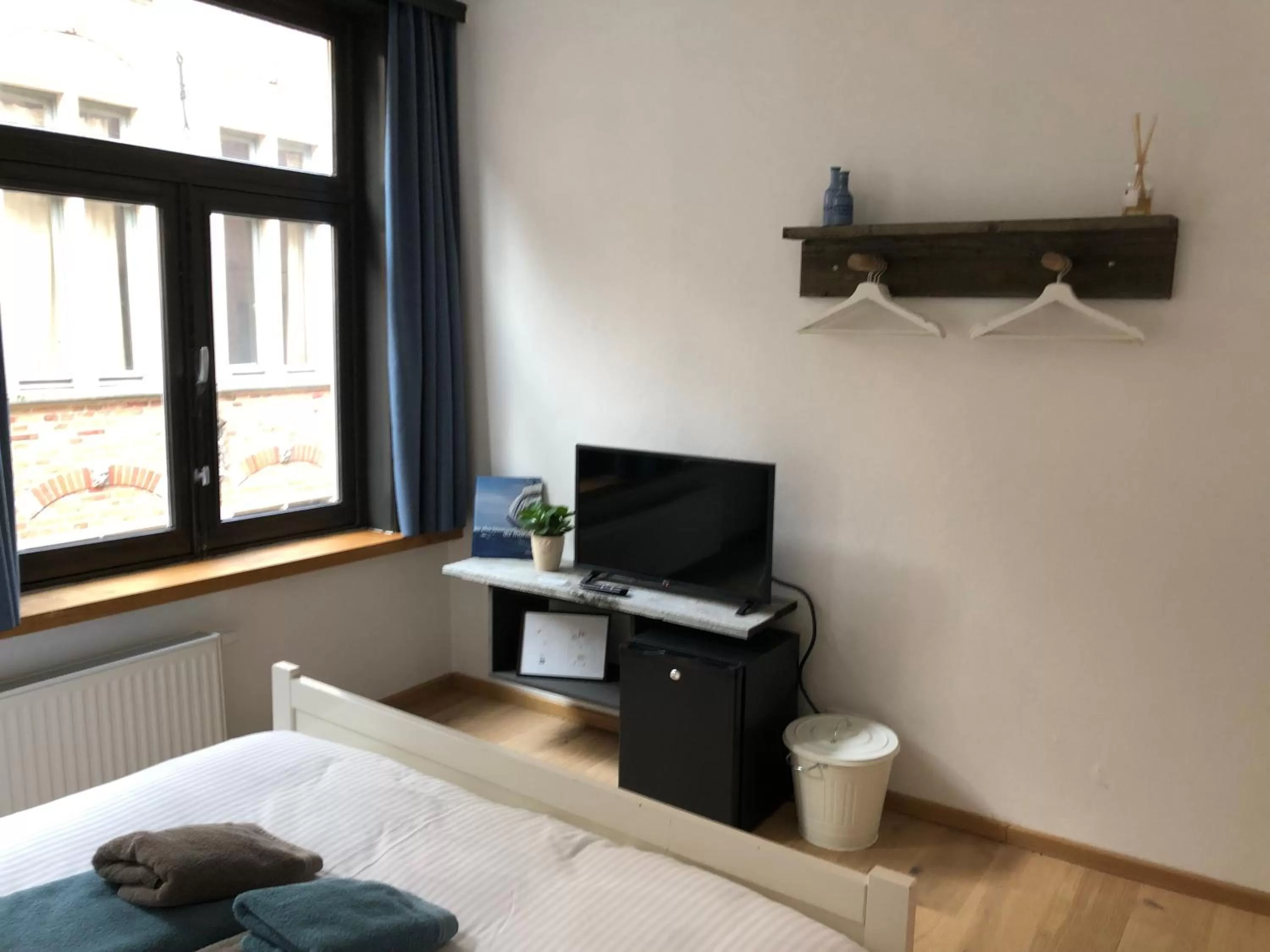 TV and multimedia, Bed in B&B Calis