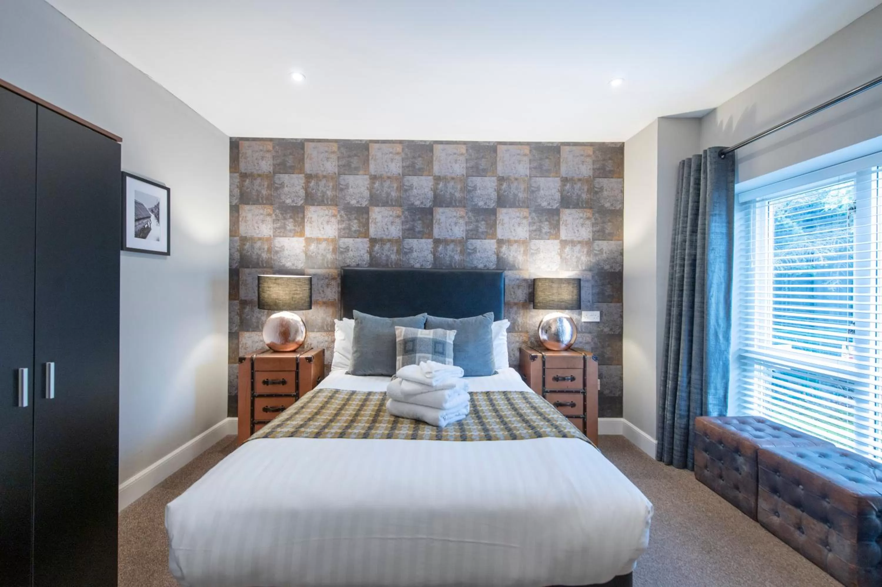 Photo of the whole room, Bed in The Allan Park