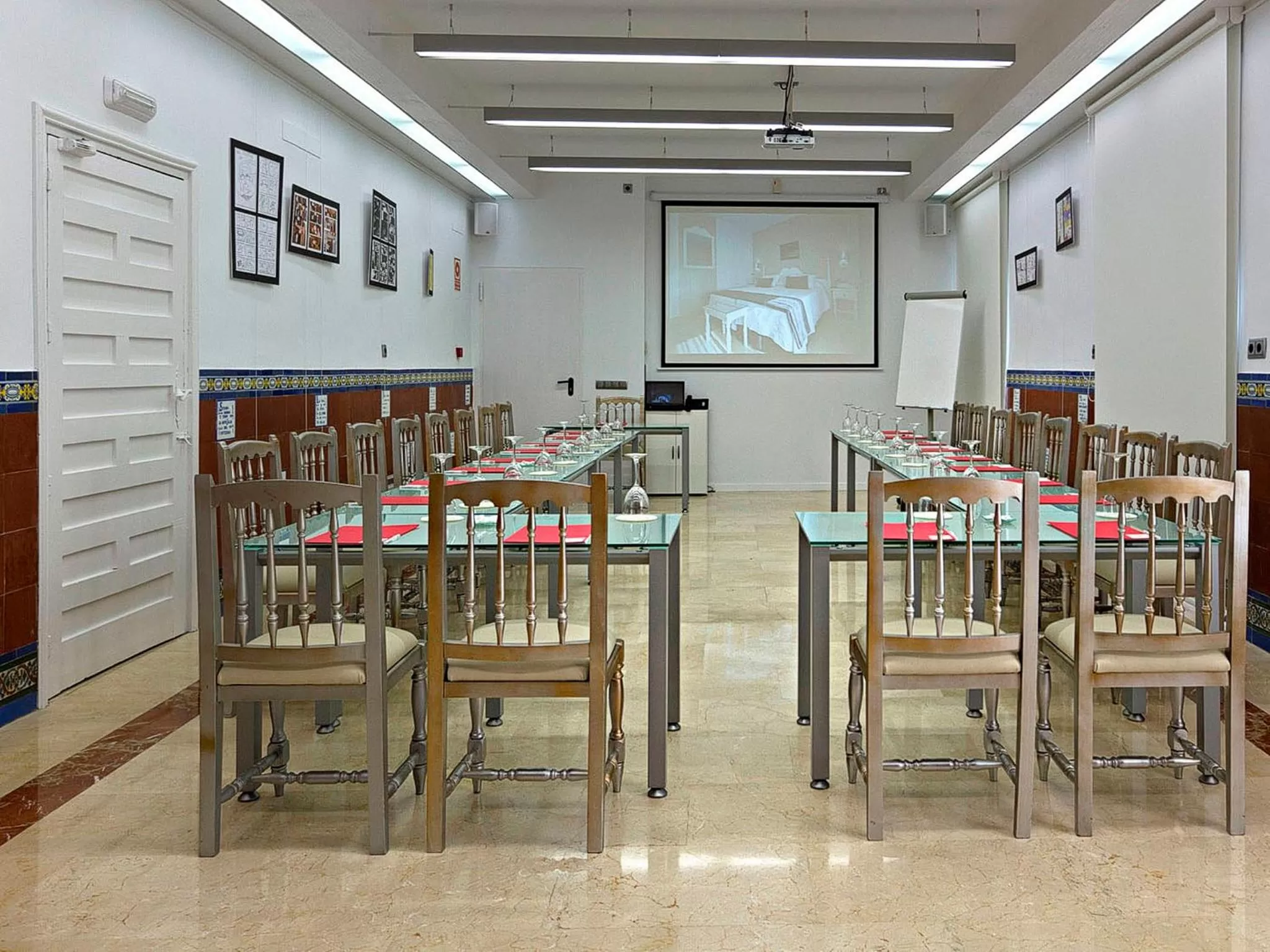 Restaurant/places to eat in Hotel Carlos V