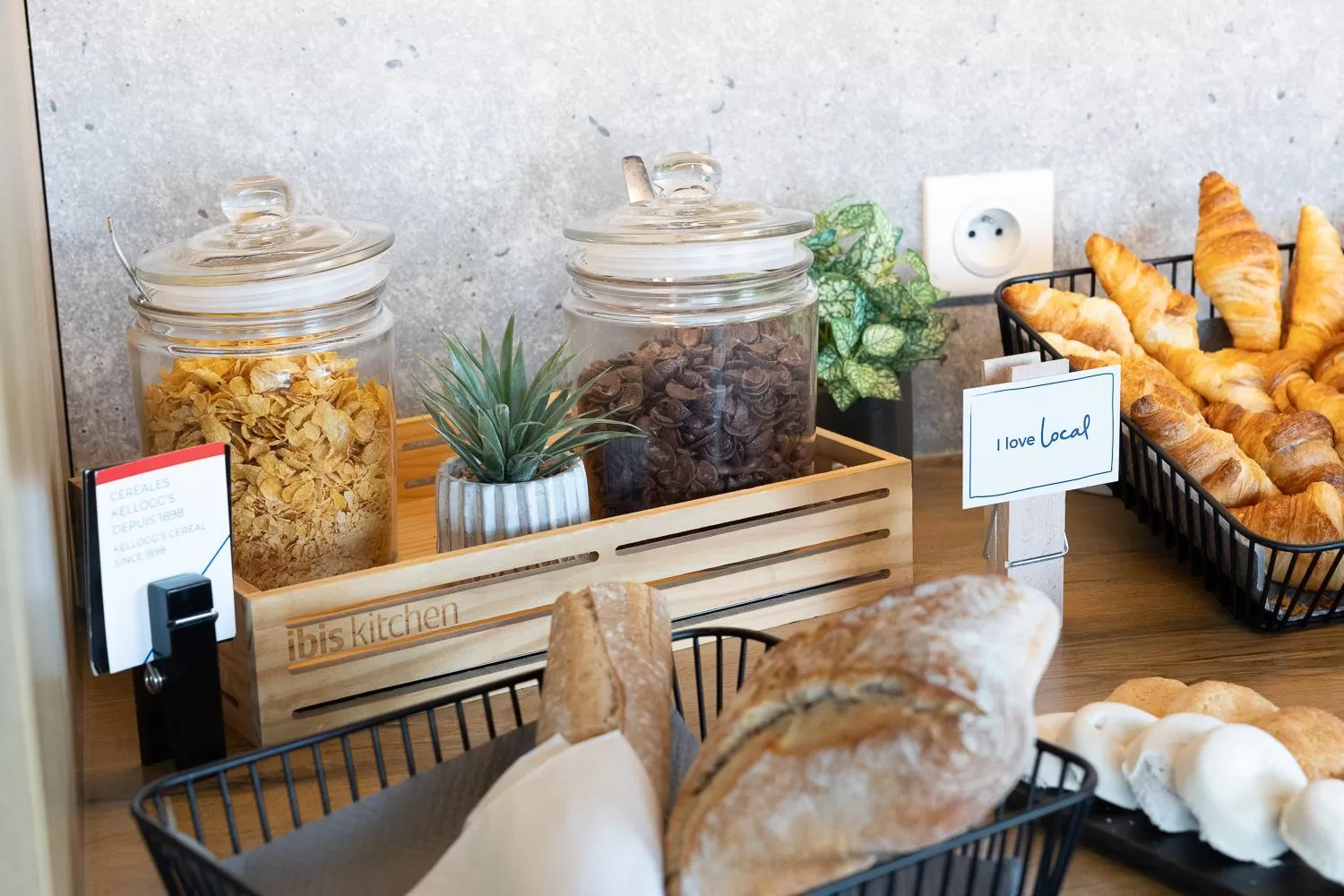 Buffet breakfast in Ibis Budget Perpignan Sud