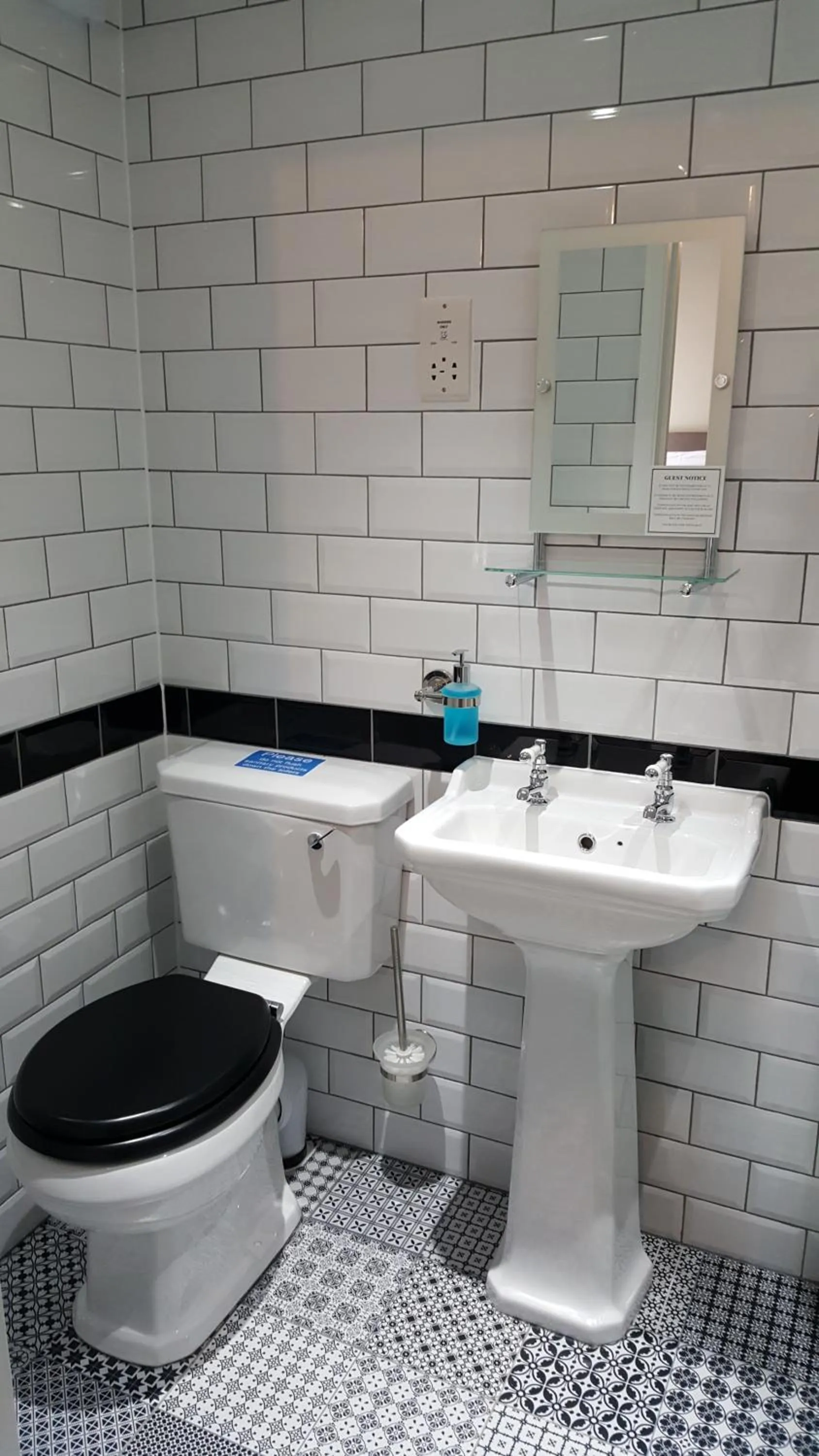 Bathroom in Rye Court Hotel