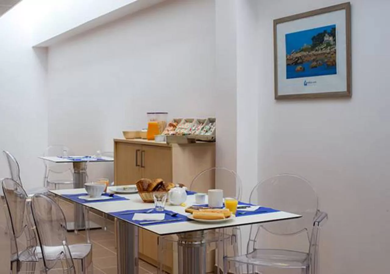 Buffet breakfast in Goélia Les 7 Iles