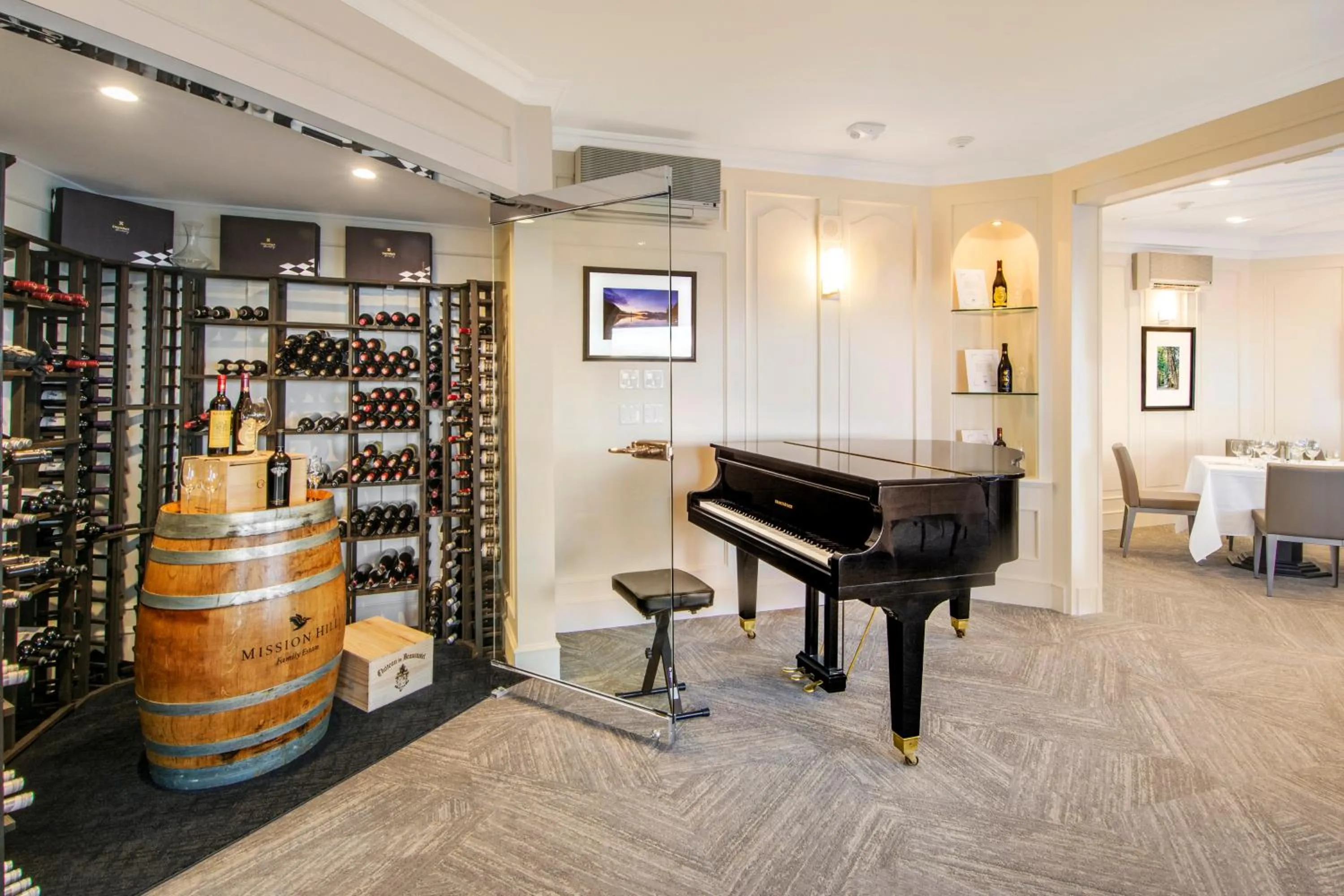 Restaurant/places to eat in Villa Eyrie Resort