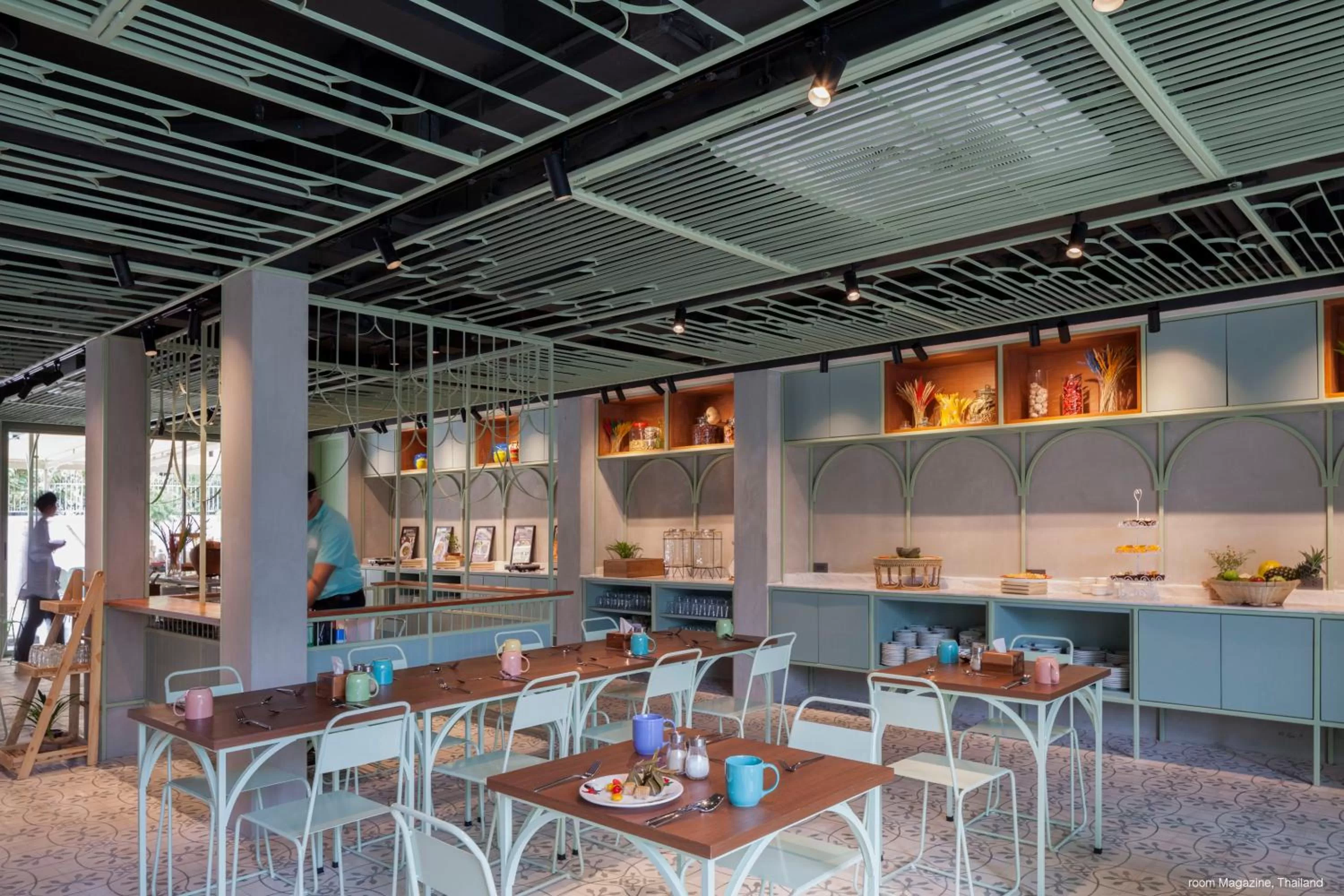 Restaurant/places to eat in Samsen Street Hotel