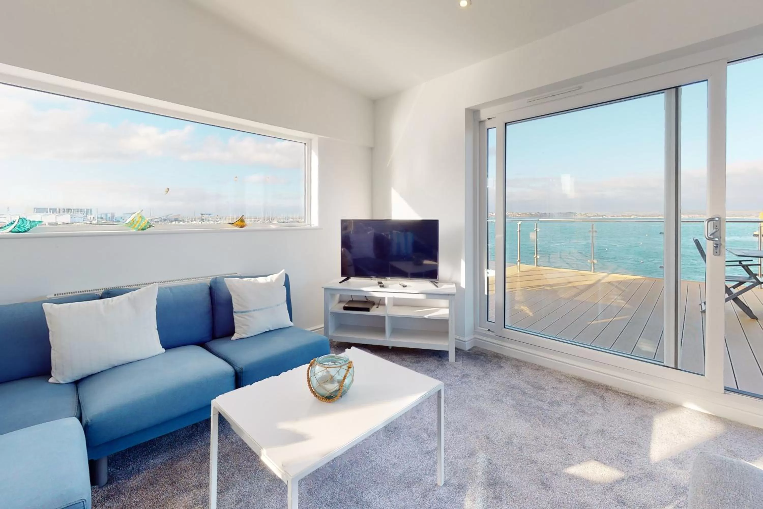 Living room in Crabbers' Wharf