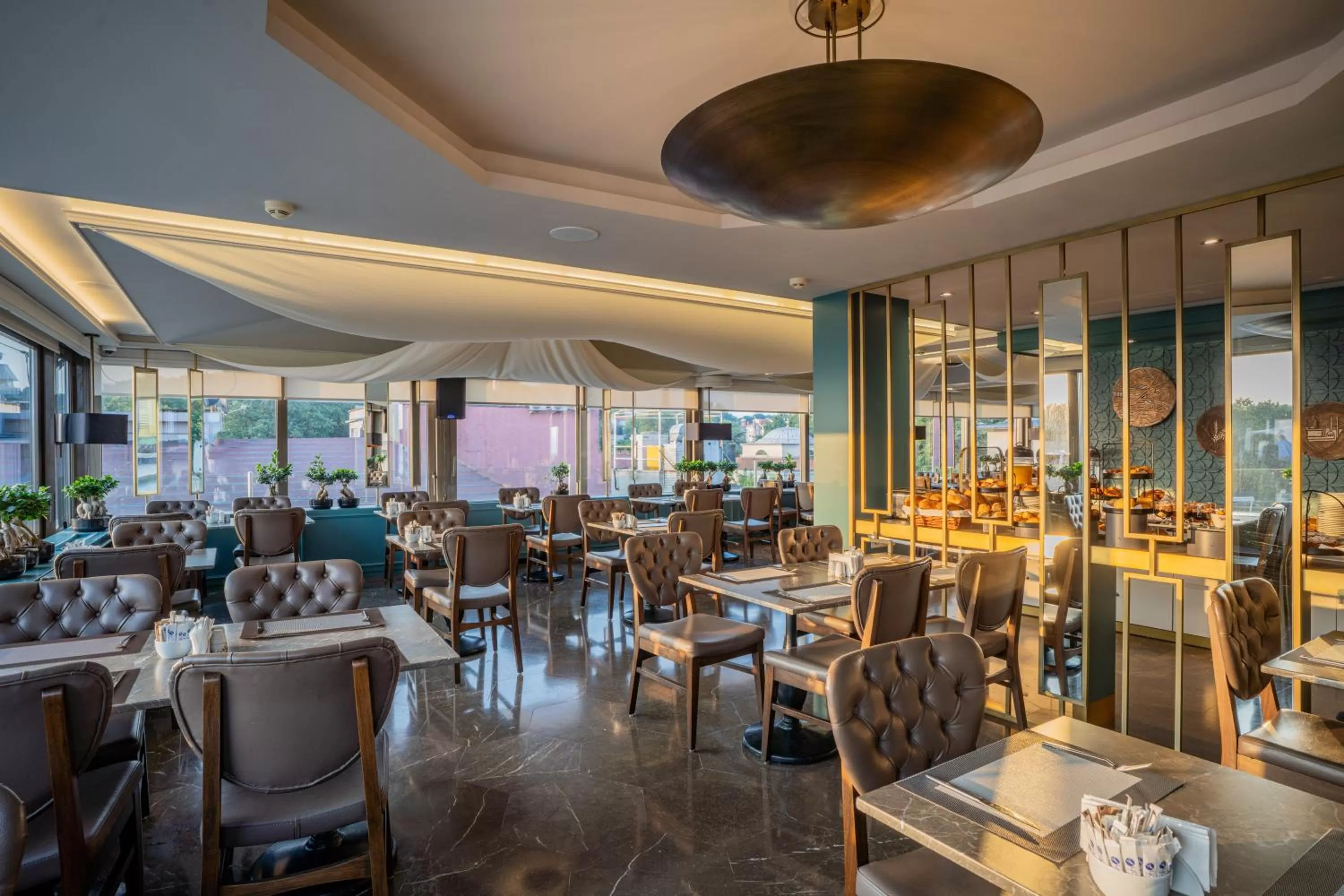 Restaurant/places to eat in Hotel Yasmak Sultan