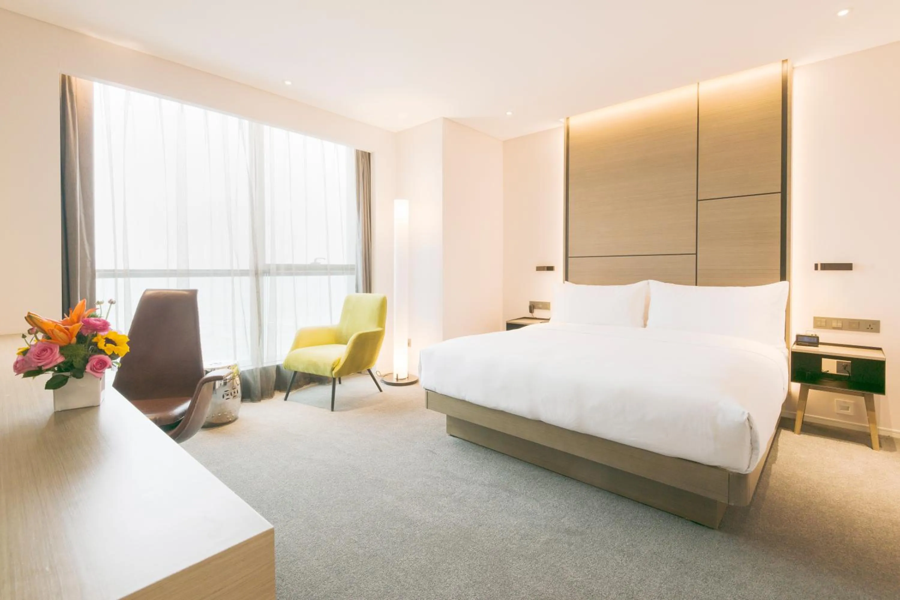 Photo of the whole room, Bed in INNSiDE by Meliá Zhengzhou