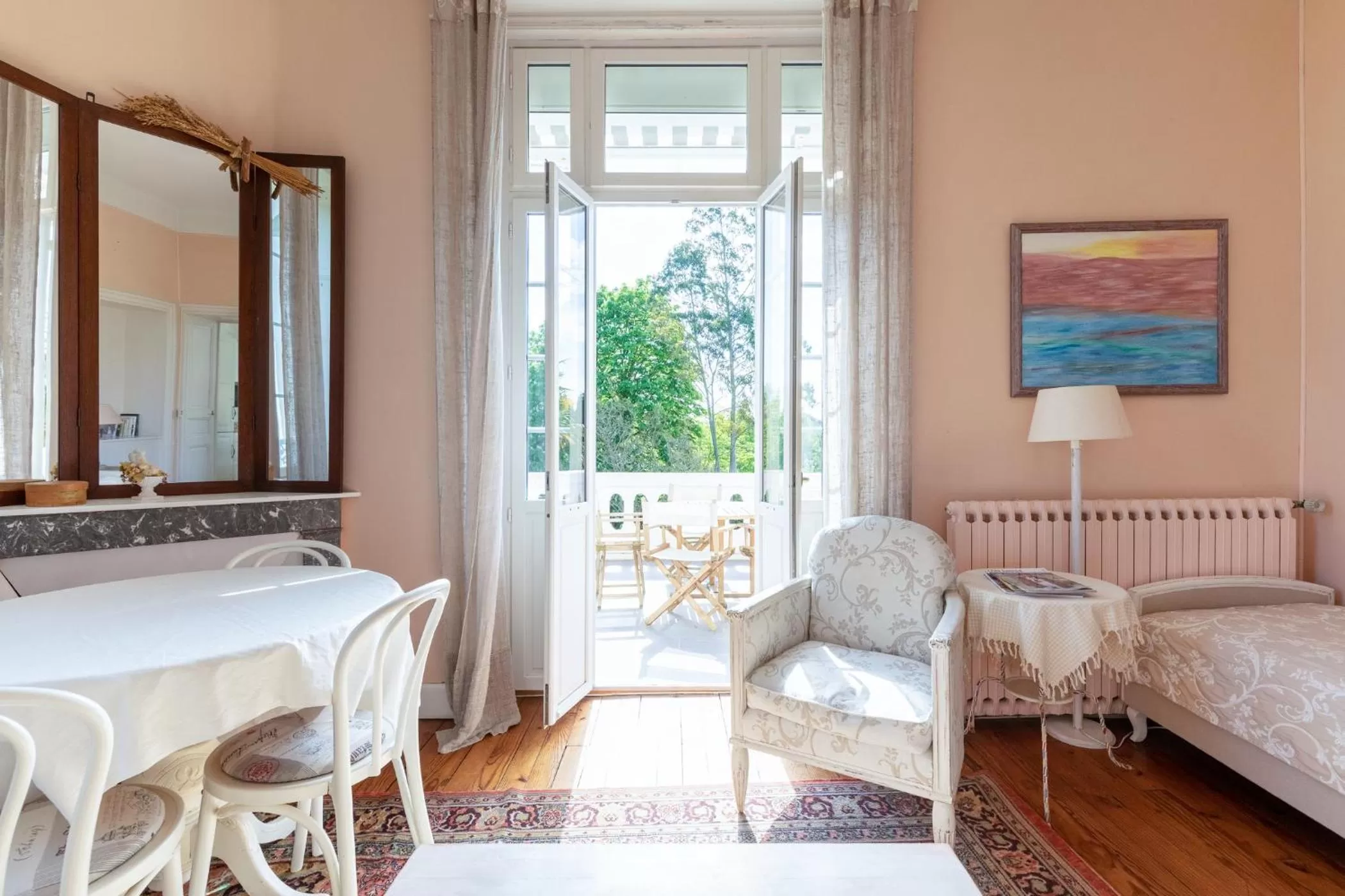 Living room, Bed in Domaine de Bassilour