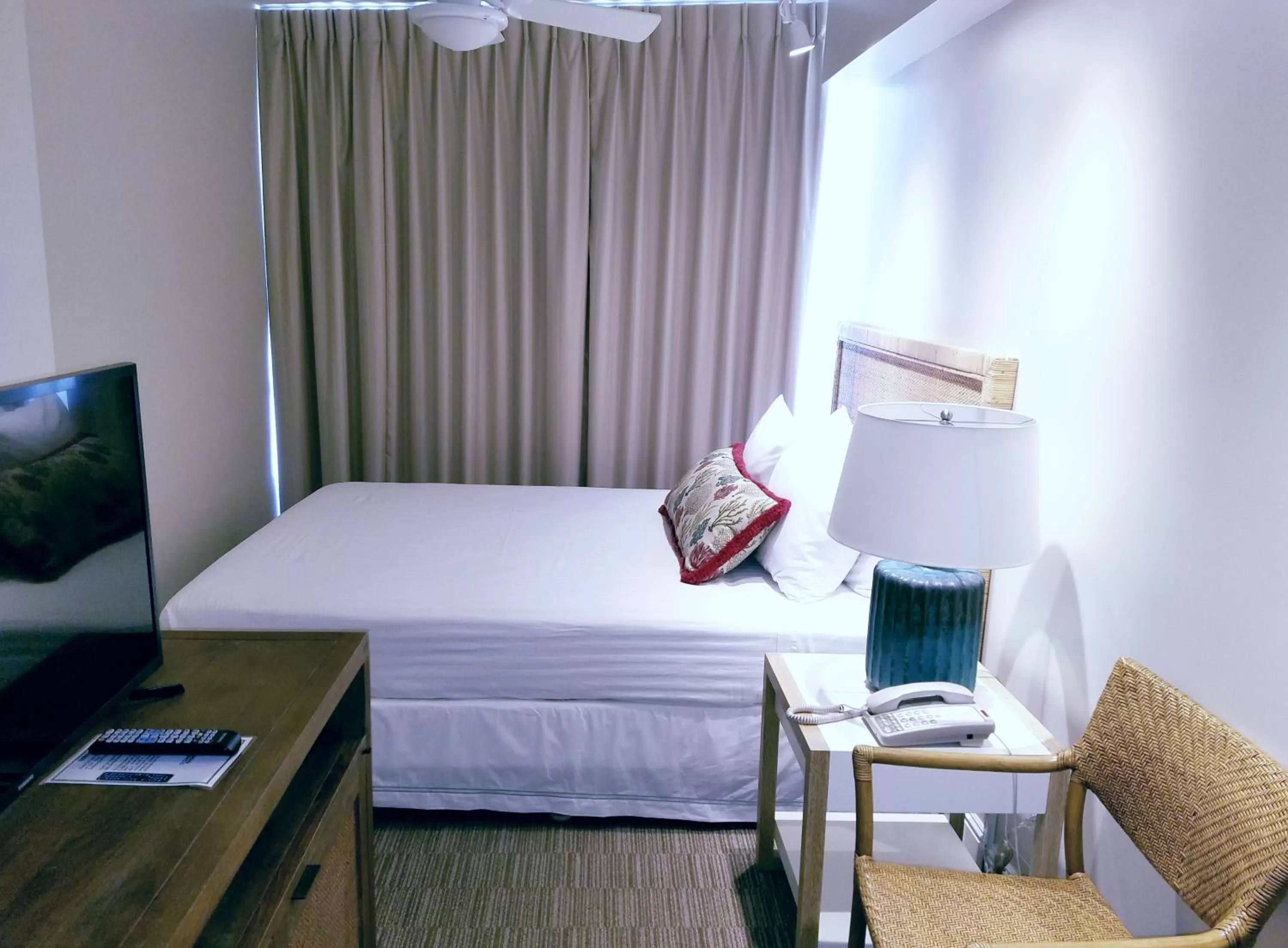 Bedroom, Bed in Imperial Hawaii Resort