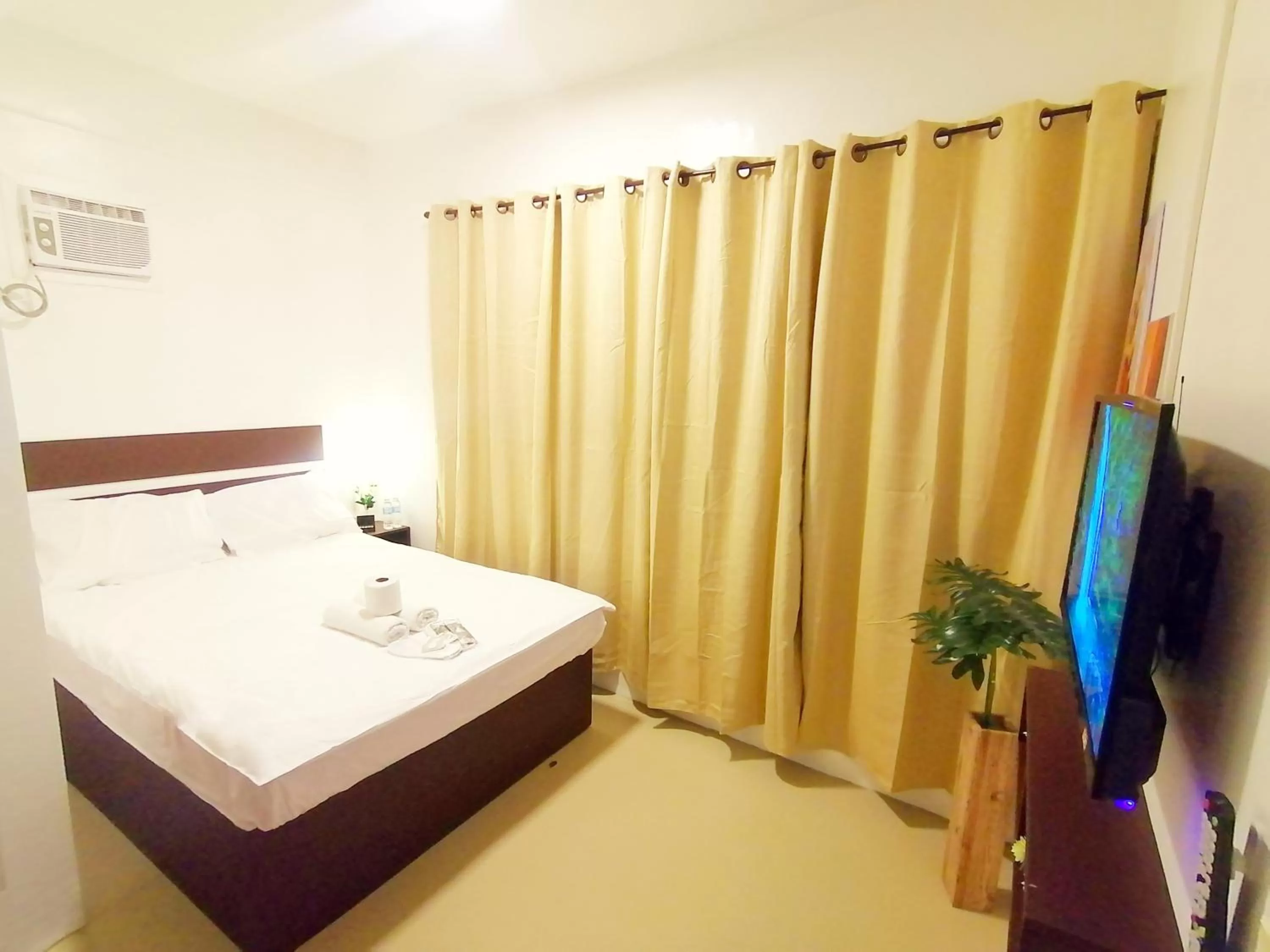 Photo of the whole room, Bed in VG Pension and Residences