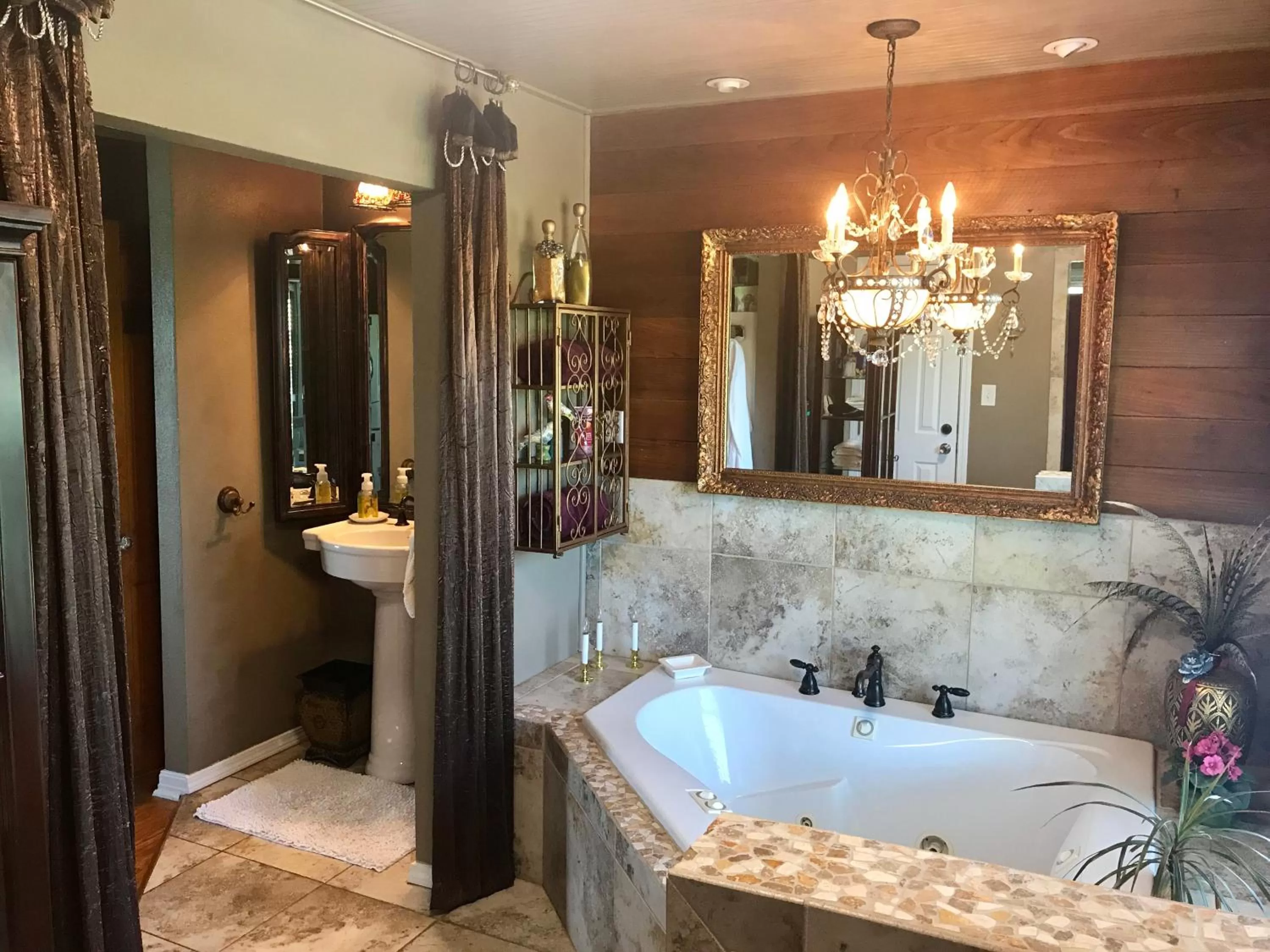 Bathroom in The Old Liberty Schoolhouse