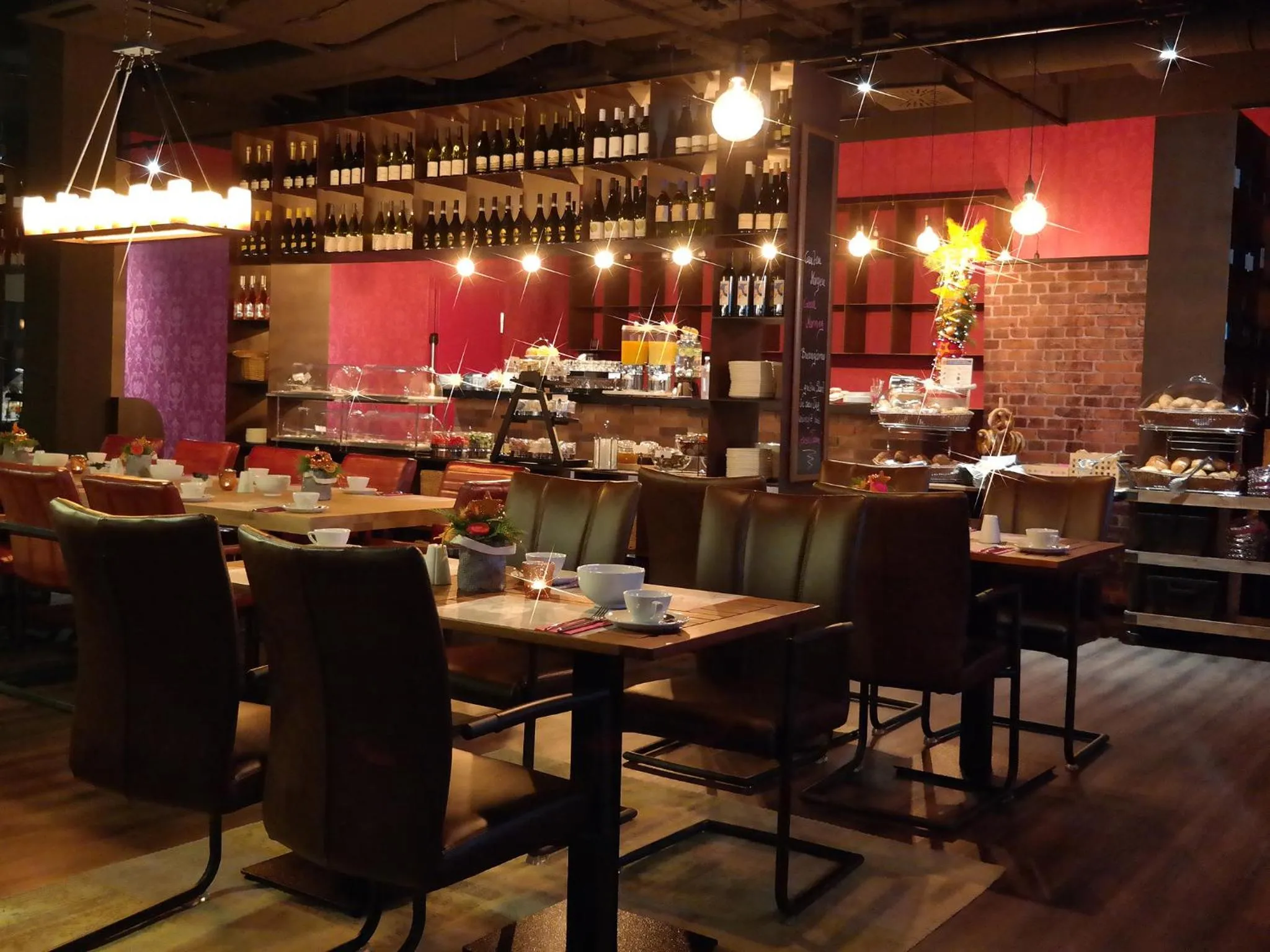 Restaurant/places to eat in enso Hotel