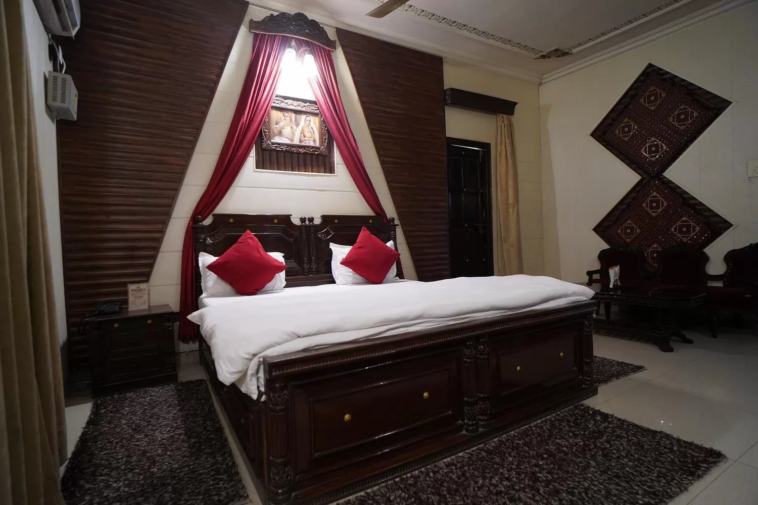 Bedroom, Bed in Ambala Haveli