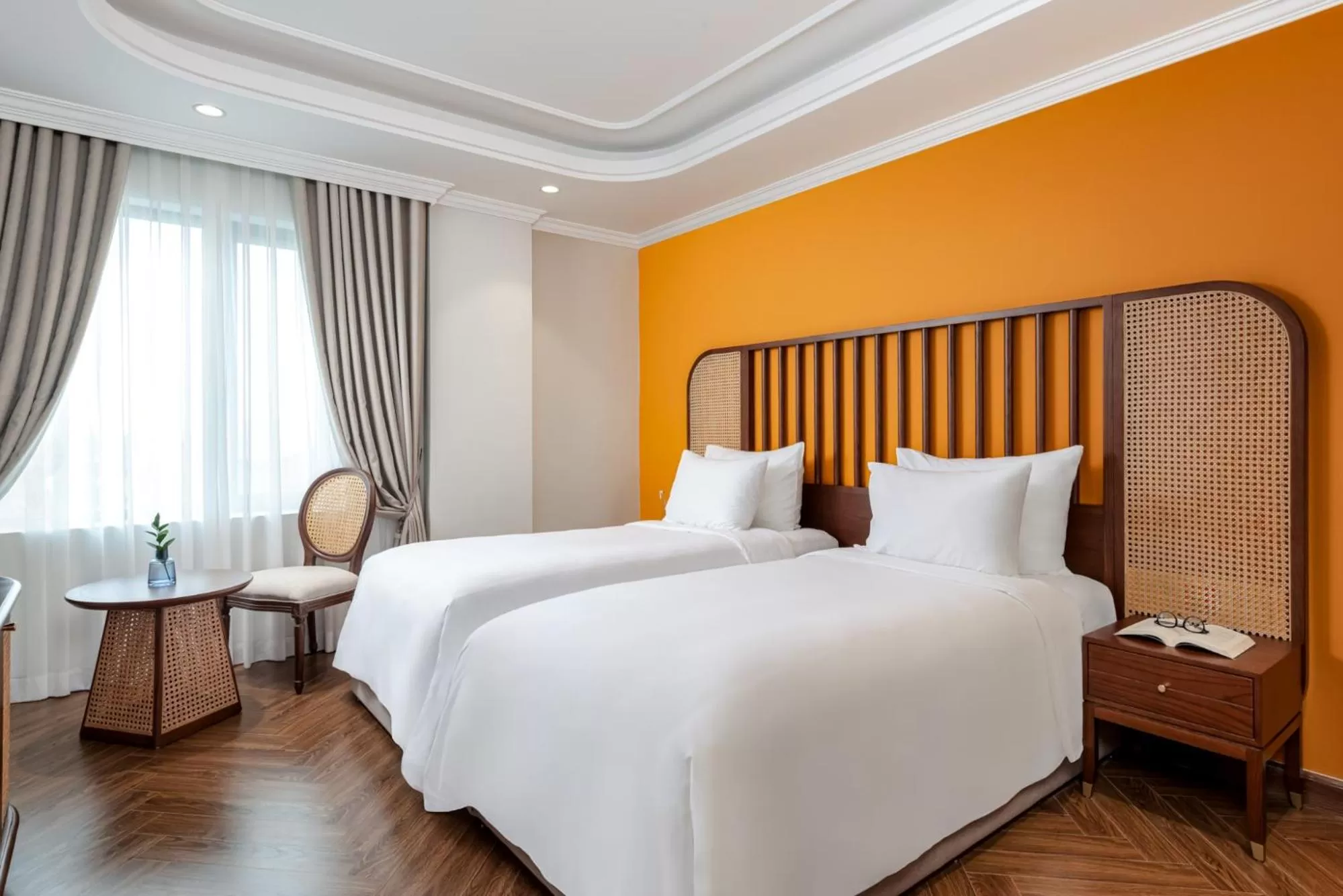 Executive Deluxe Twin in La Siesta Classic Hang Thung