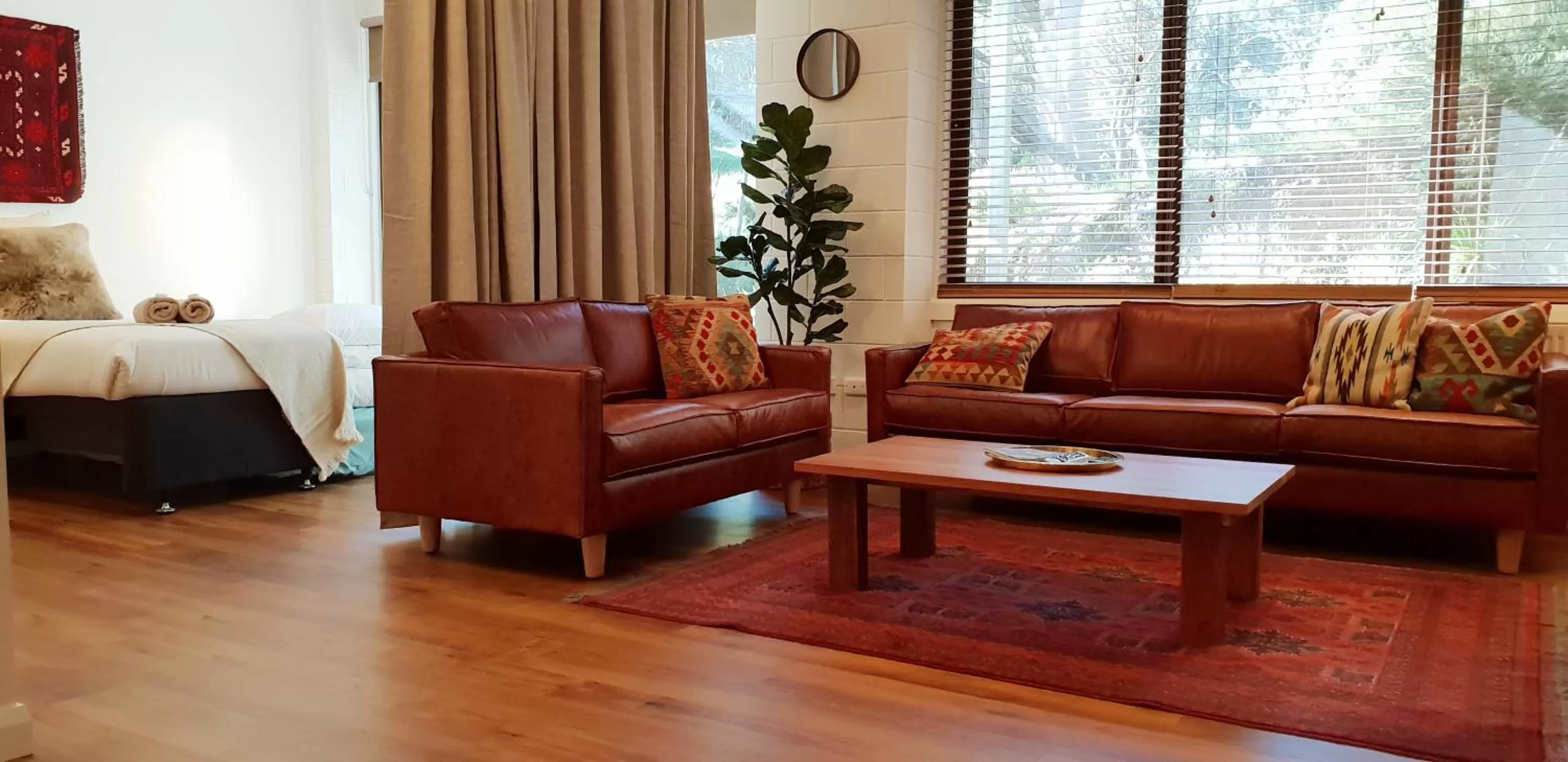 Property building, Bed in Cedarwood Apartments