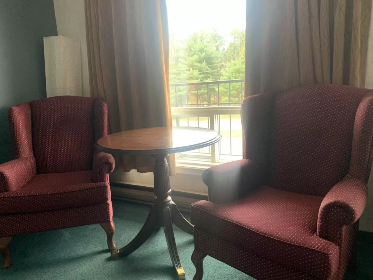 Seating area in Bancroft Inn & Suites