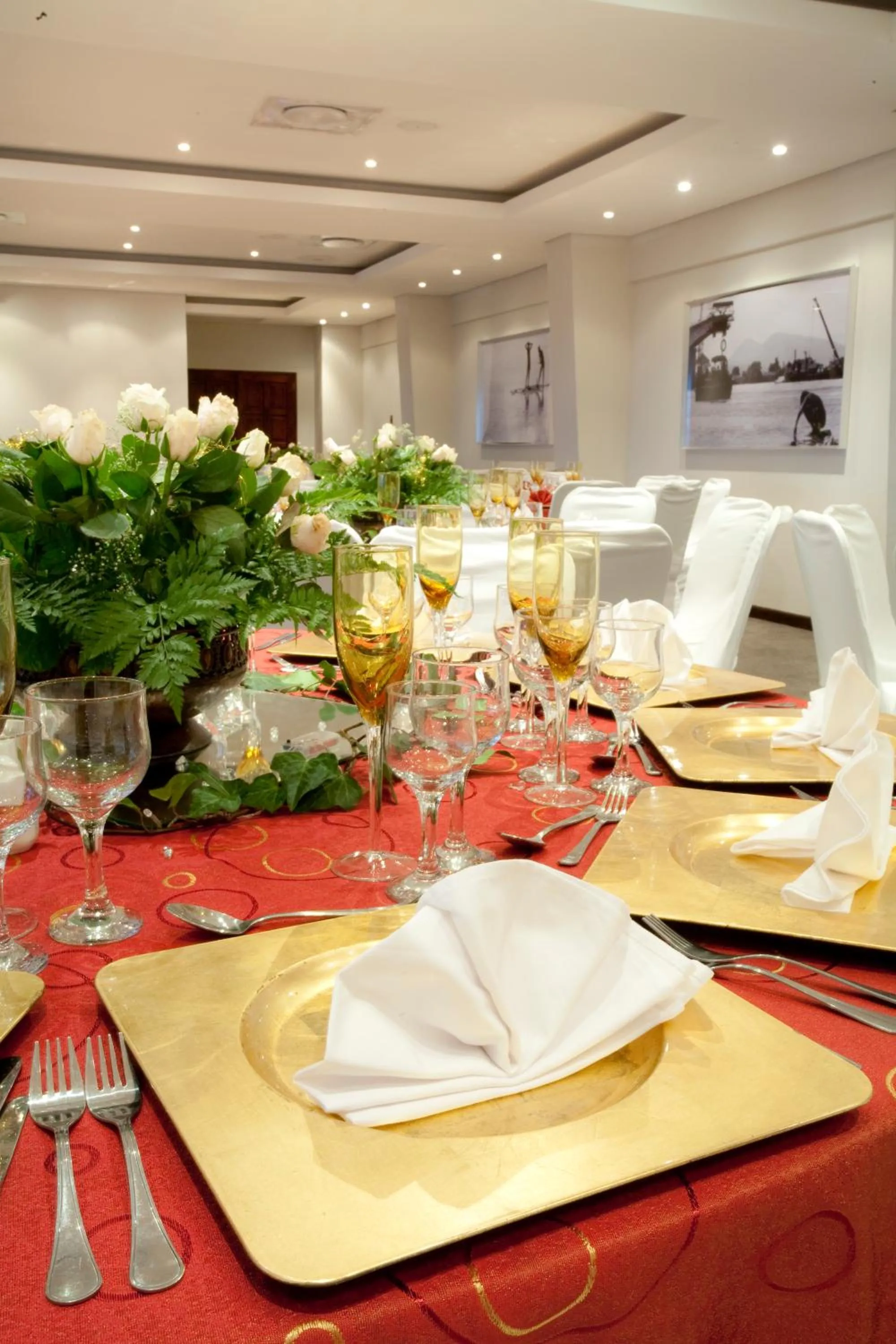 Restaurant/places to eat in Hotel Cardoso