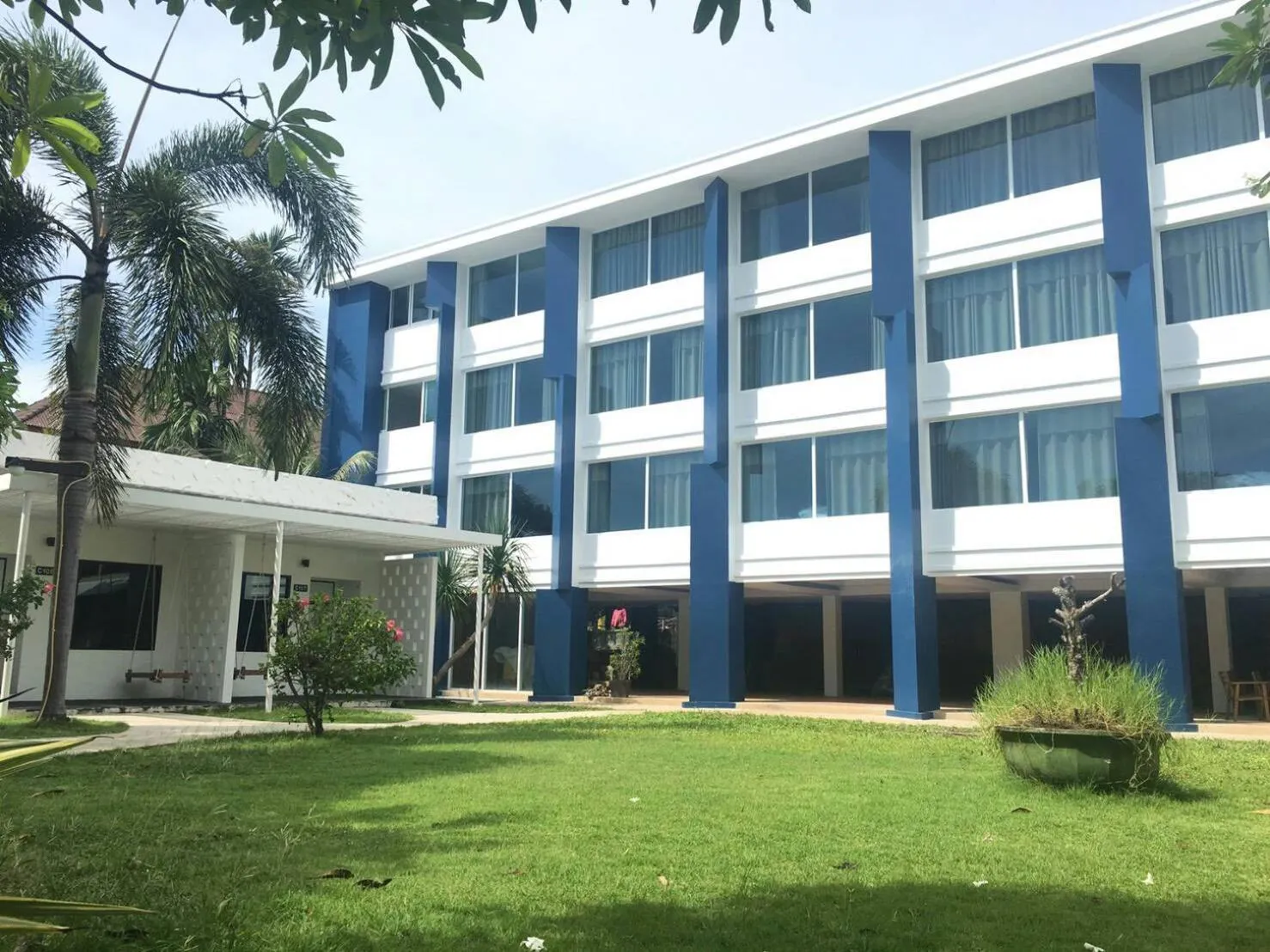 Garden in Chaolao Tosang Beach Hotel