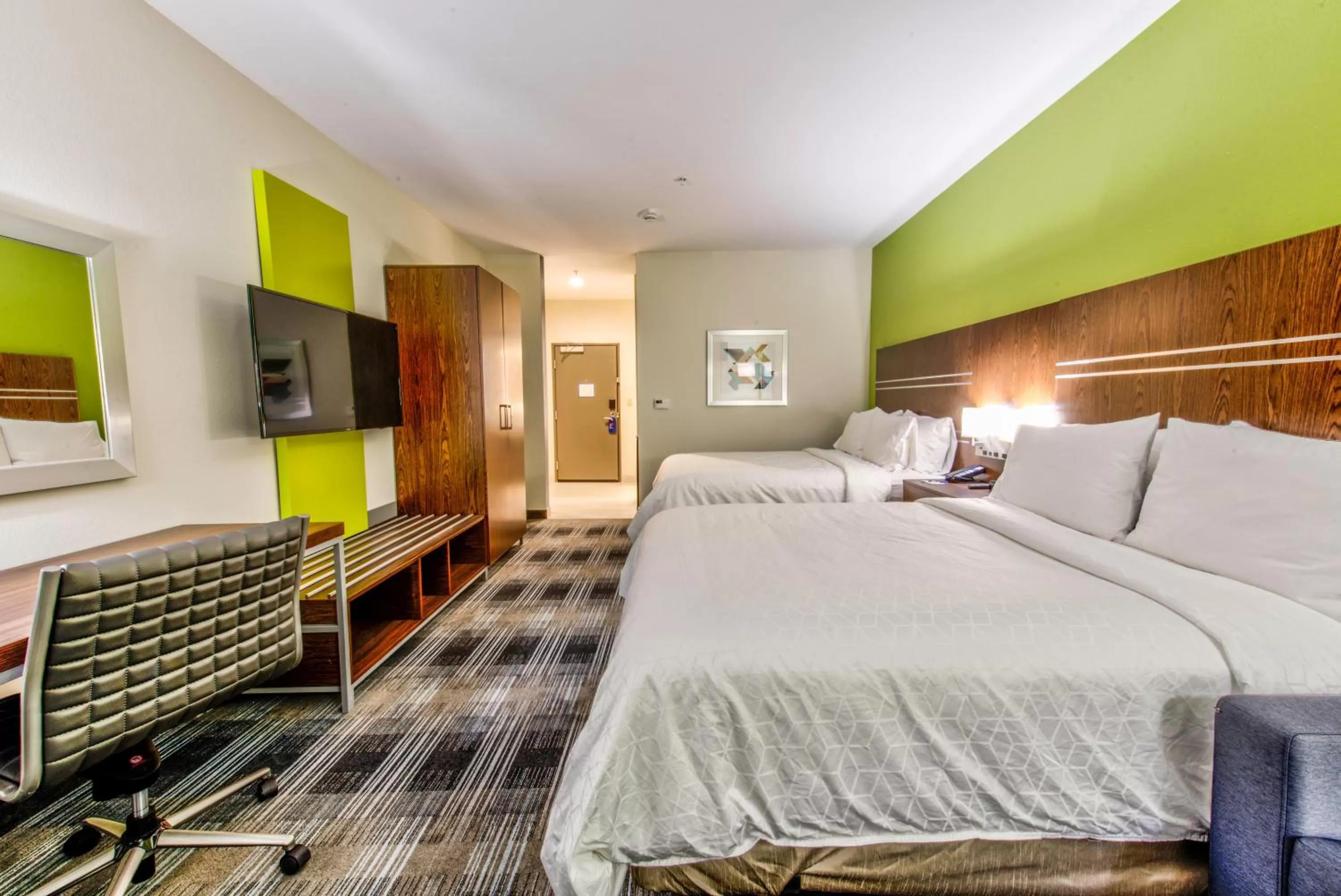 Photo of the whole room, Bed in Holiday Inn Express & Suites Dallas NW - Farmers Branch by IHG
