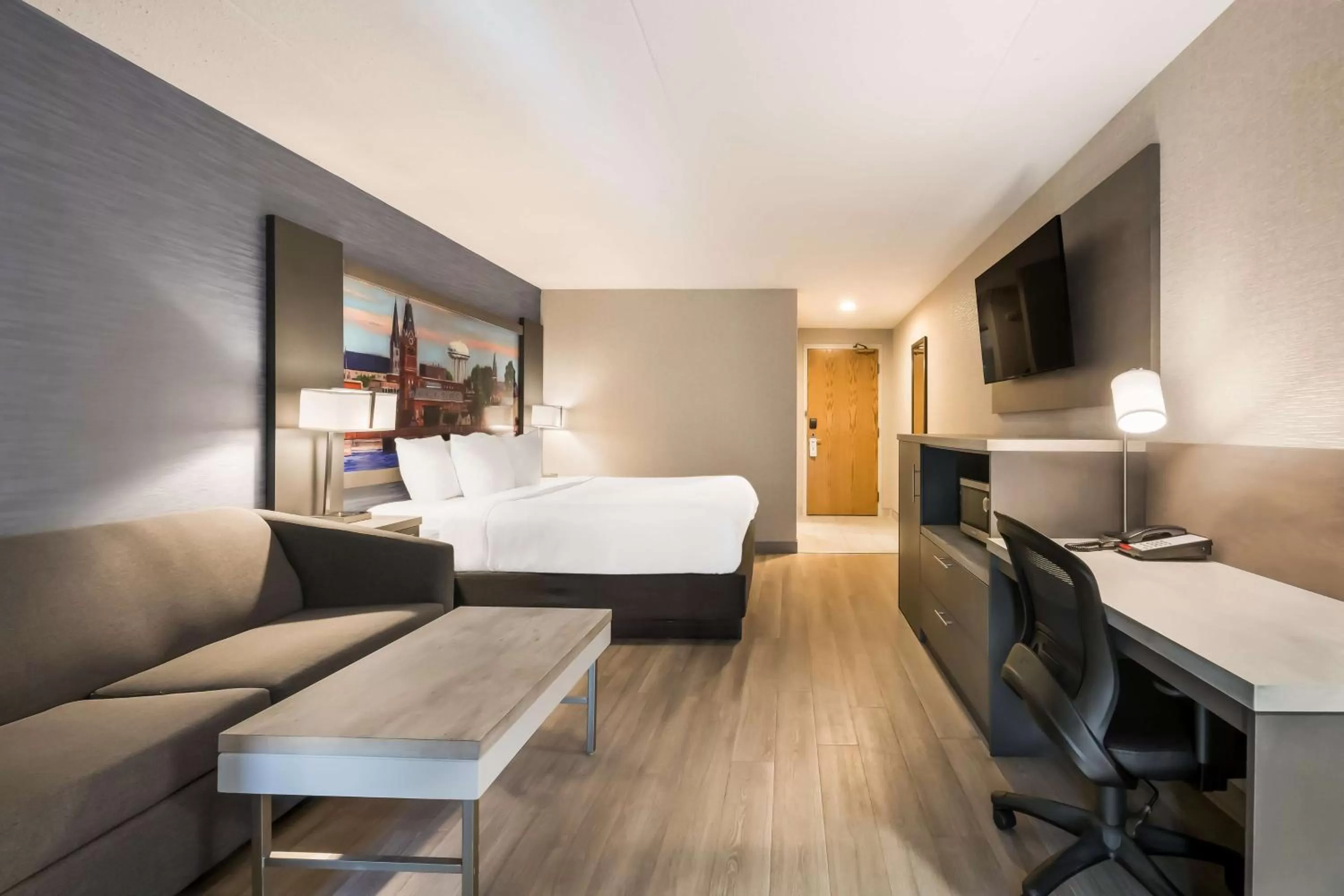 Bedroom, Bed in Best Western Belleville