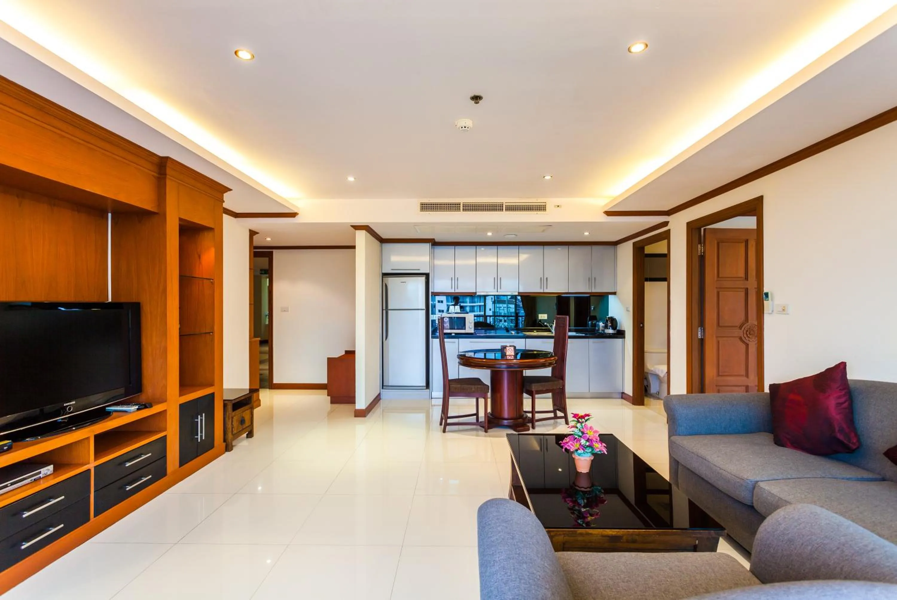 Communal lounge/ TV room in Tara Court Hotel