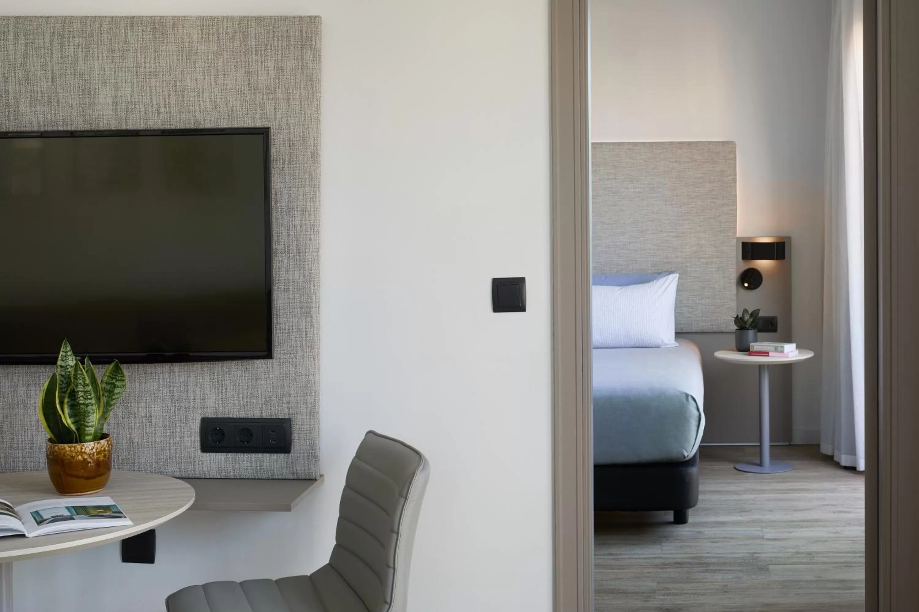 Photo of the whole room, Bed in INNSiDE by Meliá Barcelona Apolo