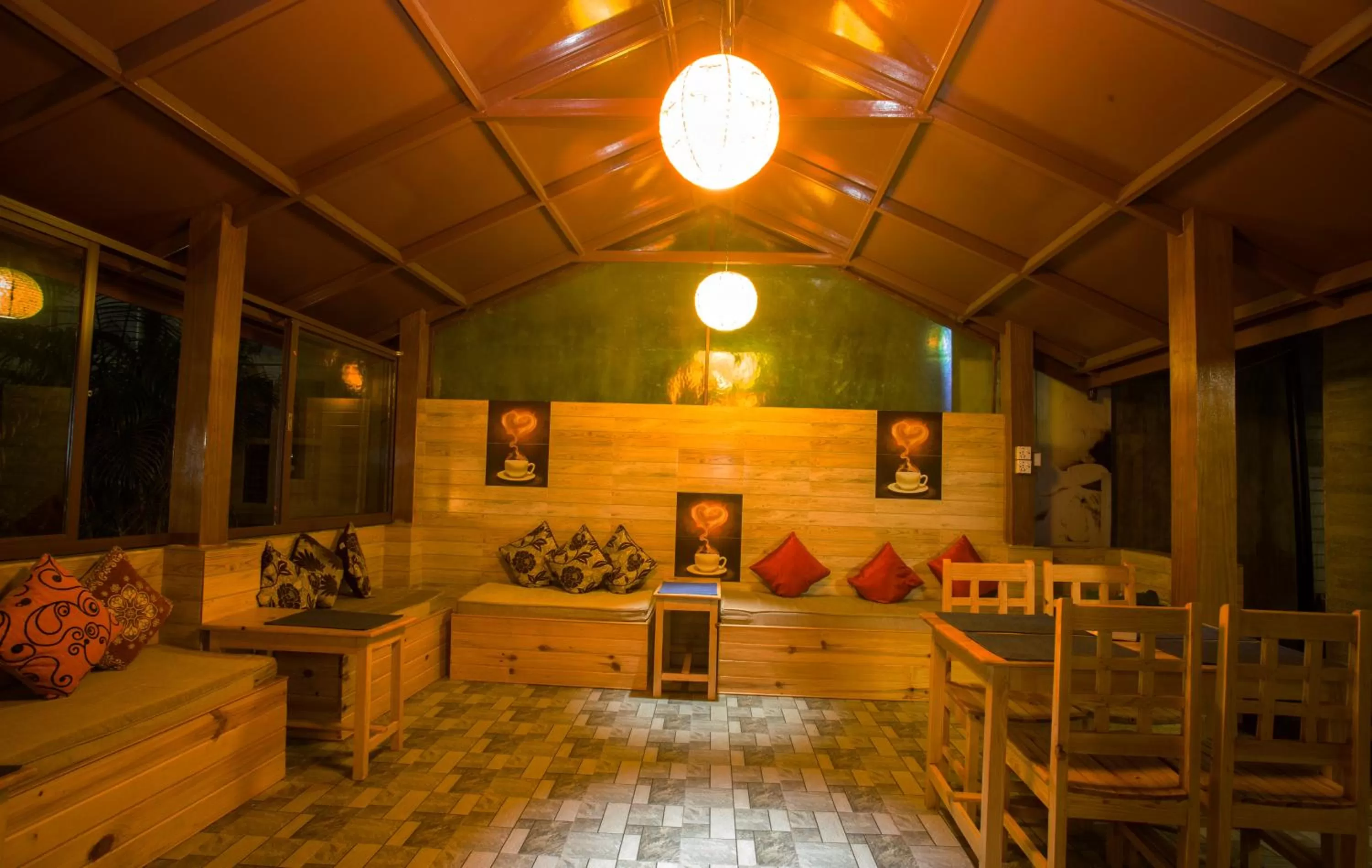 Restaurant/places to eat in The North Face Inn