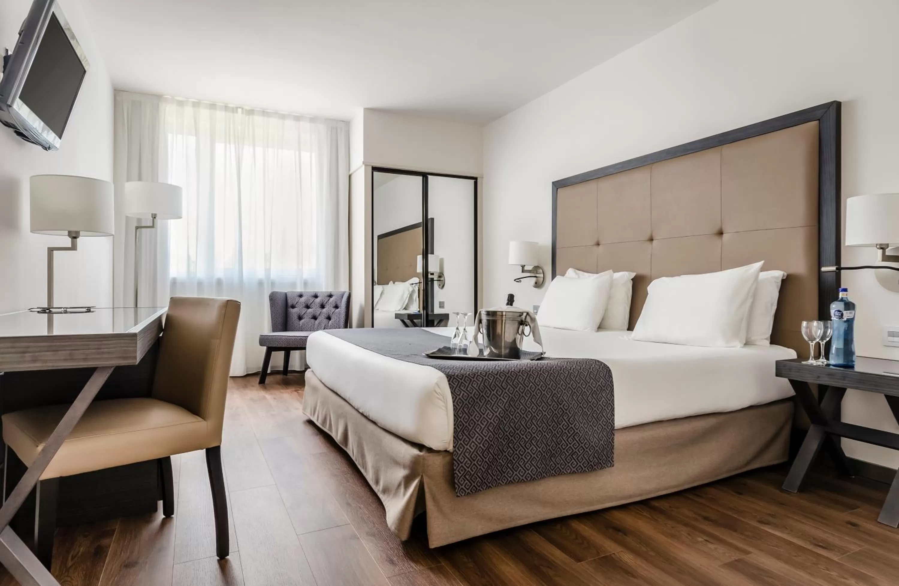 Photo of the whole room, Bed in Exe Parc del Vallés