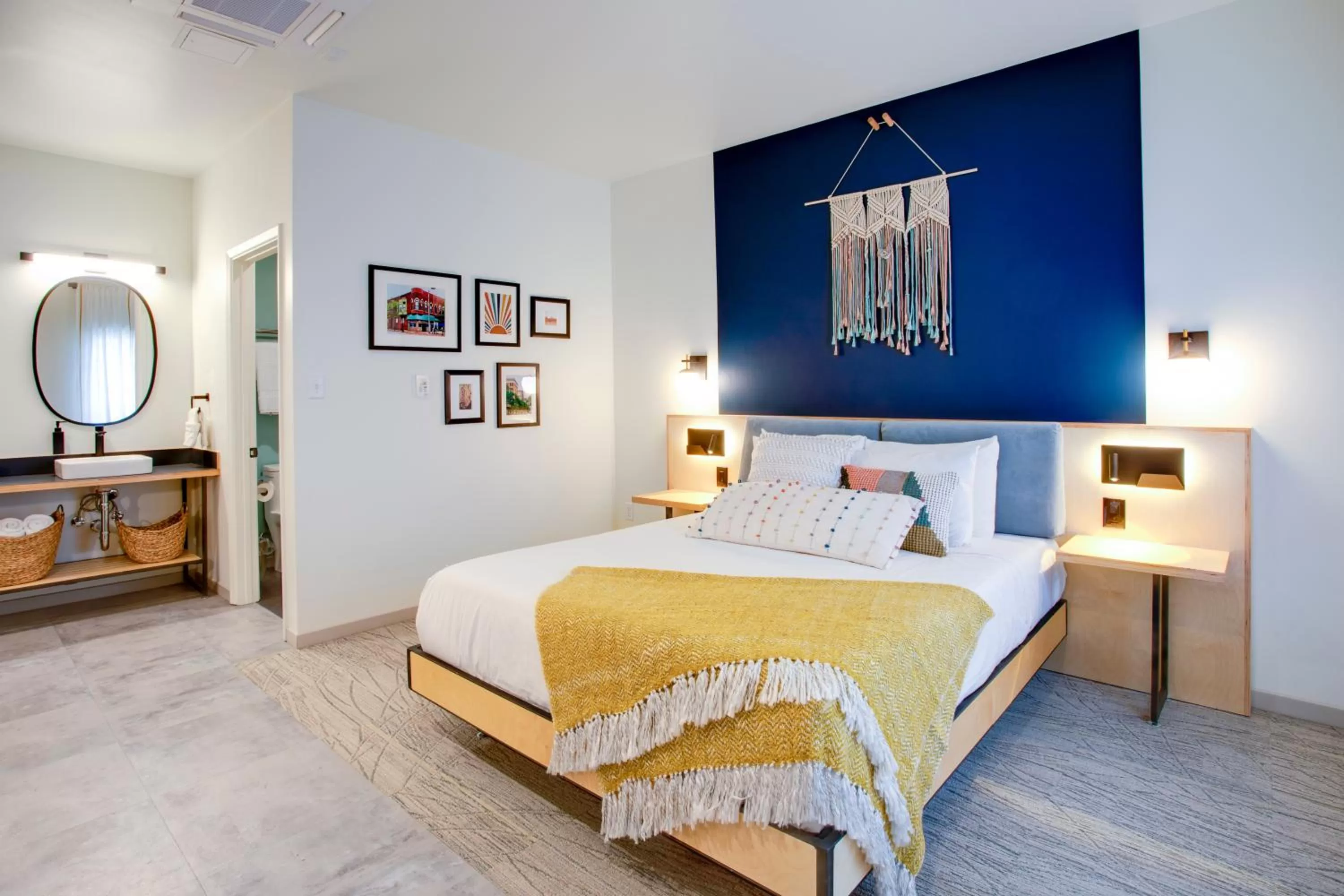 Bed in The Monterey Motel