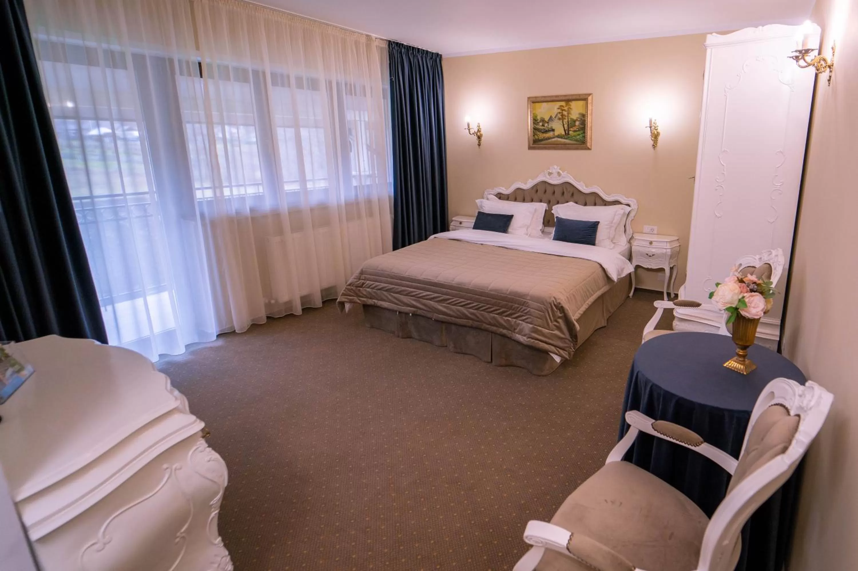 Photo of the whole room, Bed in Gradinile Romane