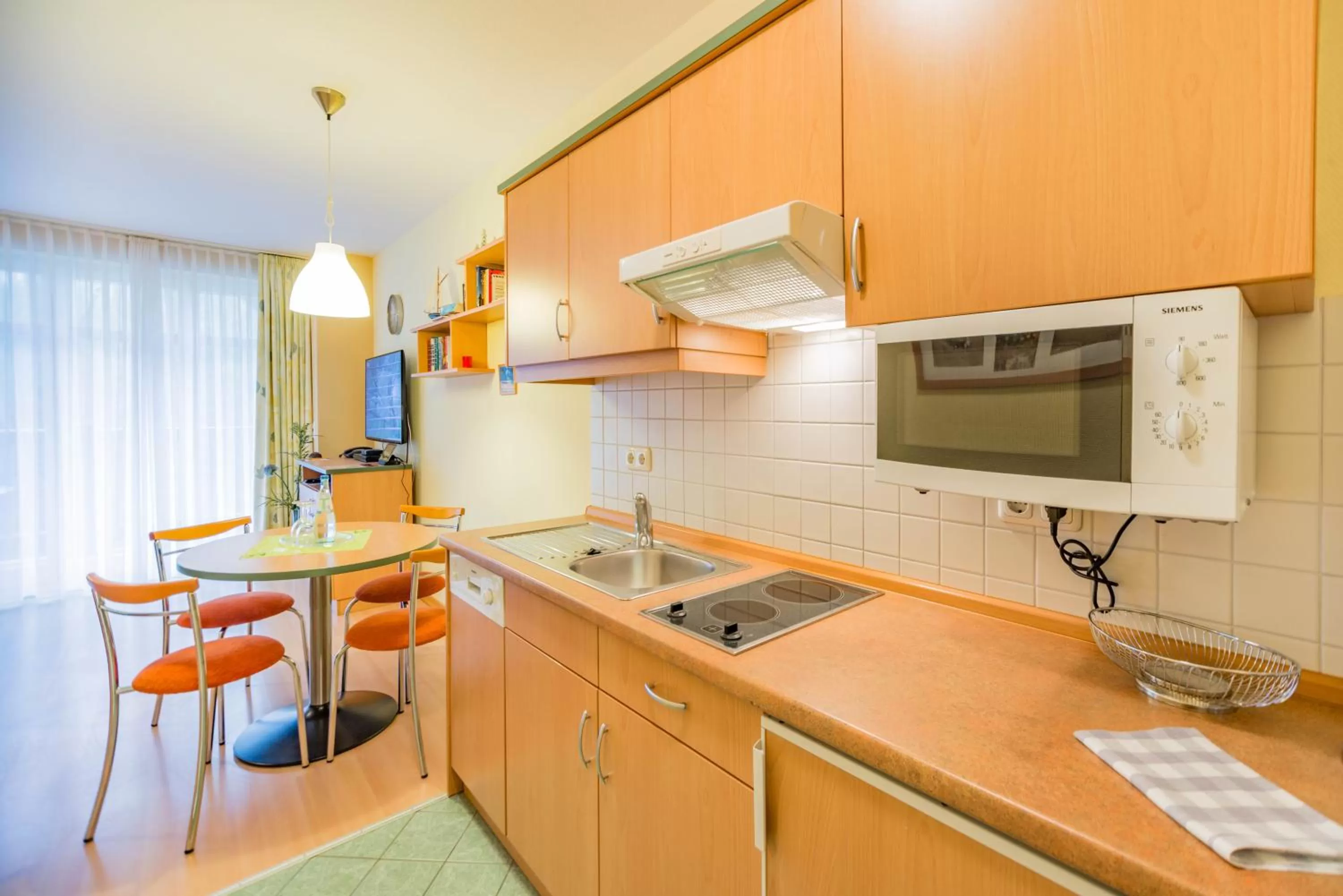 Photo of the whole room, Kitchen/Kitchenette in Am Weststrand Apartmenthaus Waldeck