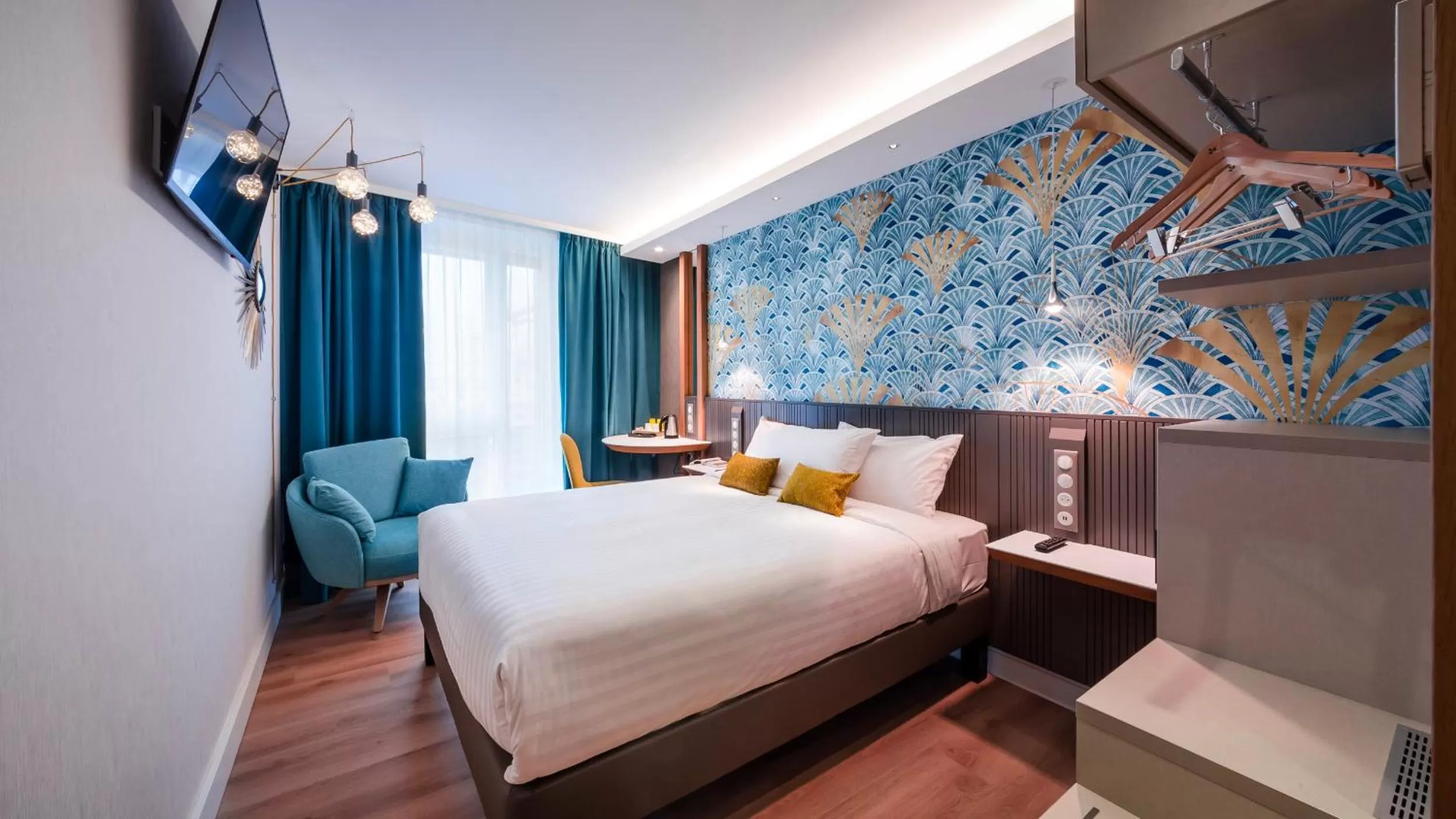 Photo of the whole room, Bed in voco Strasbourg Centre - The Garden by IHG