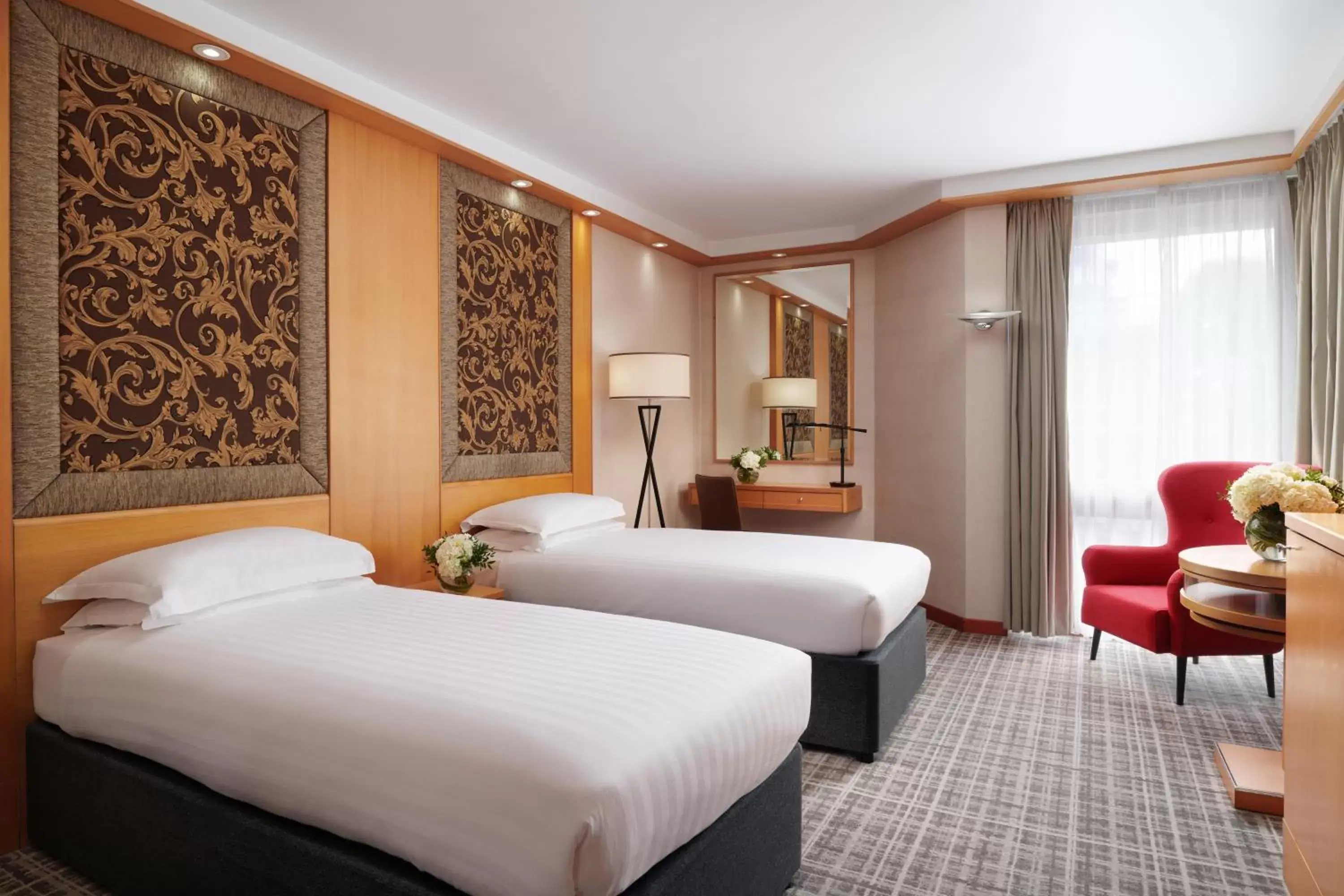 Executive Twin Room in Millennium Hotel and Conference Centre Gloucester London Executive Twin Room in Millennium Hotel and Conference Centre Gloucester London