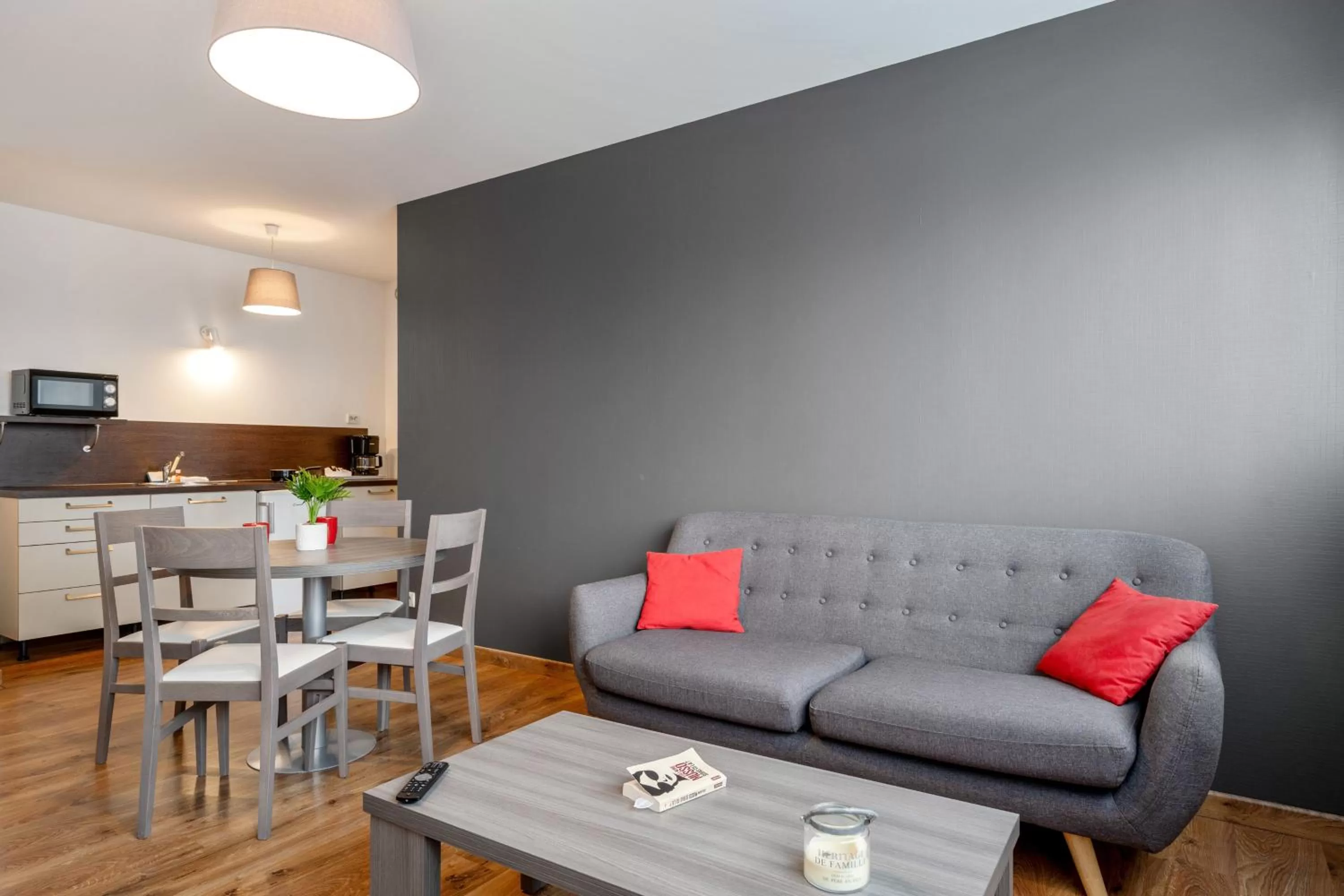 Kitchen or kitchenette in Zenitude Hôtel-Résidences Nantes Métropole