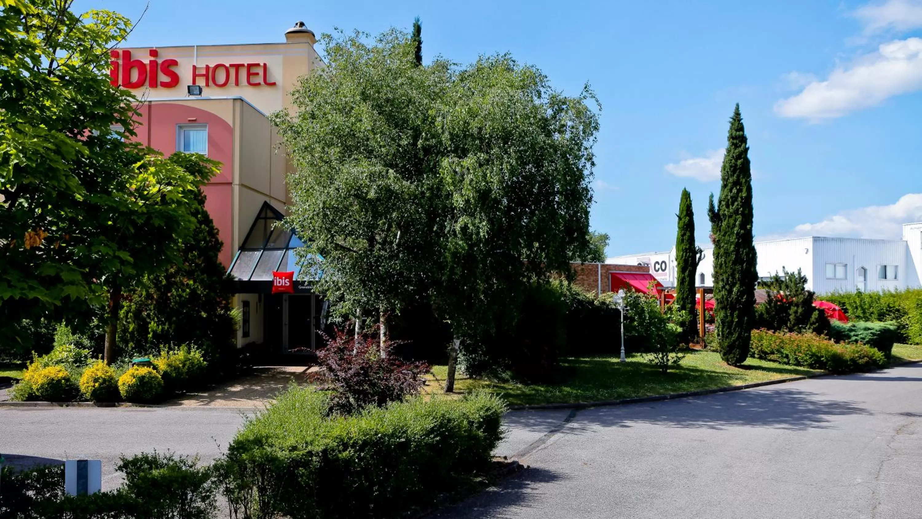 Room with One Double Bed and One Extra bed  in ibis Grenoble Université