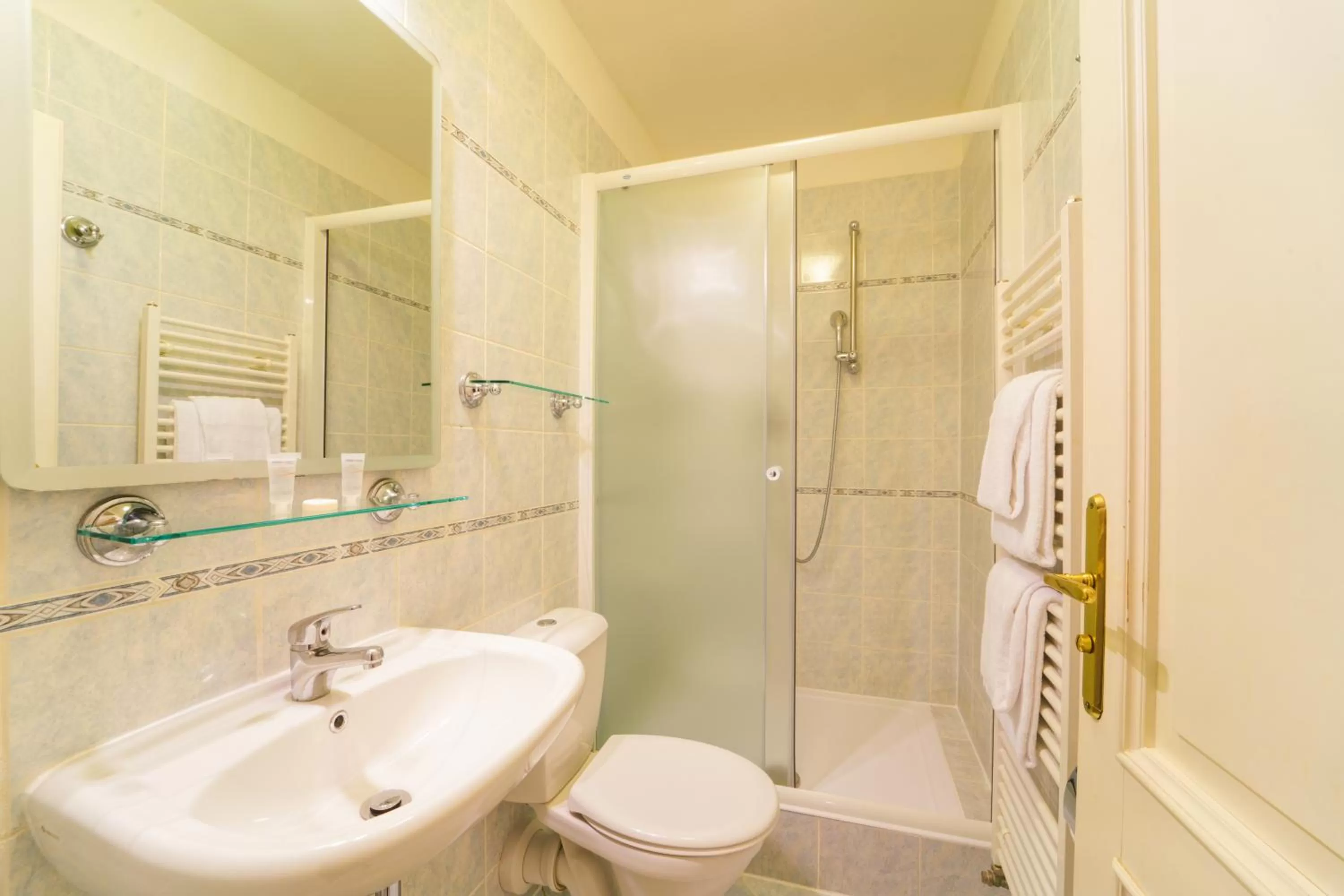 Shower in Hotel St George - Czech Leading Hotels