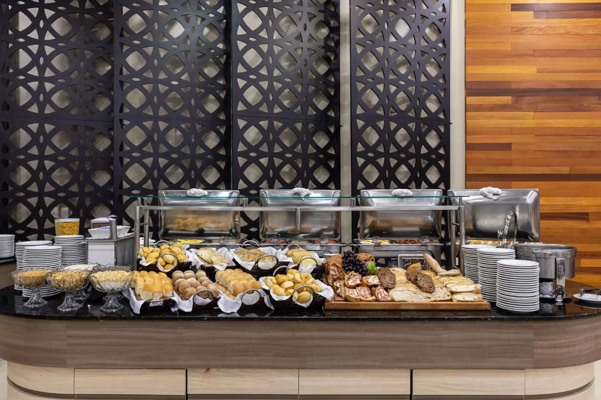 Buffet breakfast in Viale Cataratas Hotel & Eventos