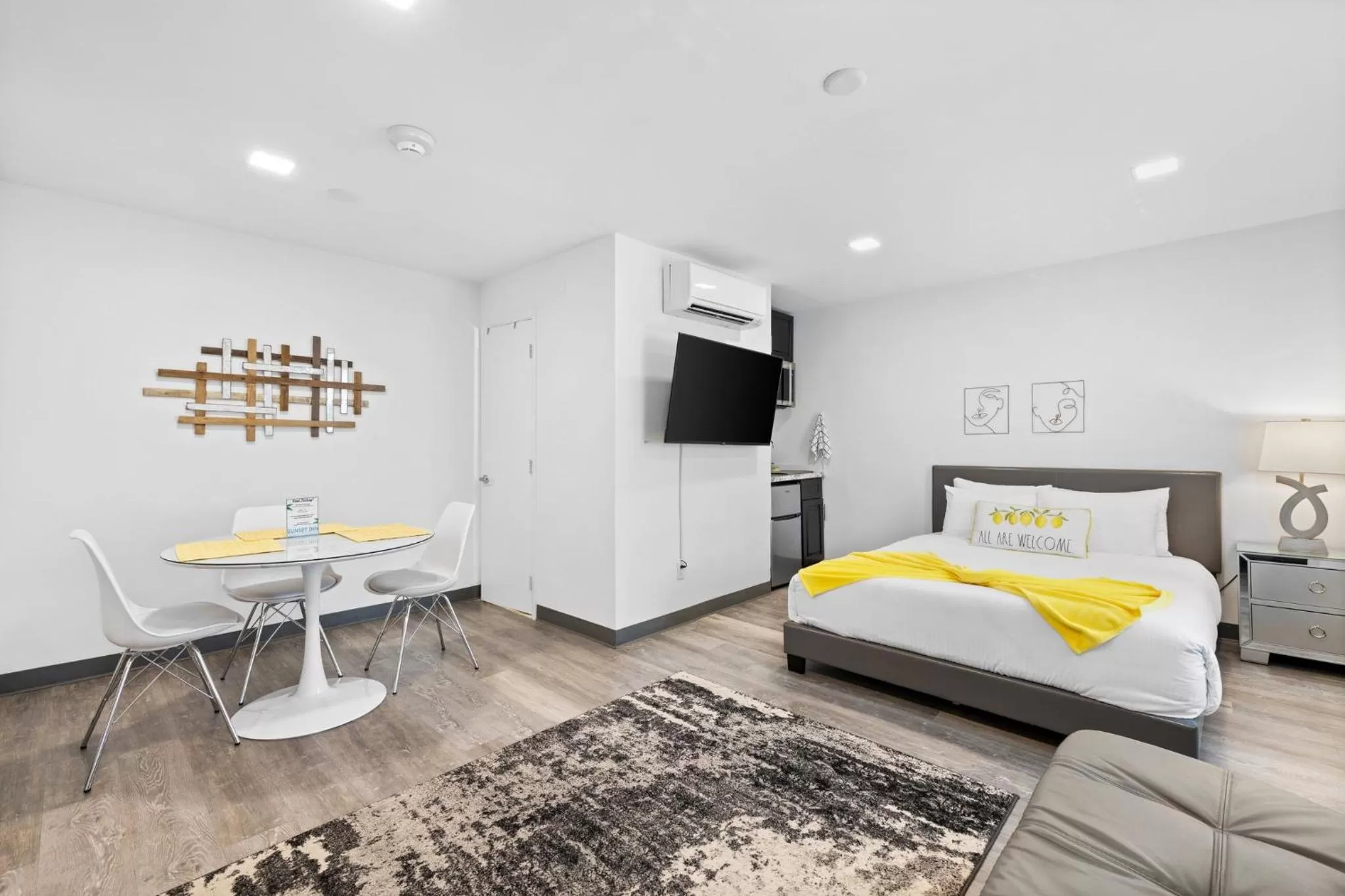 Living room in Sunset Inn-South Miami