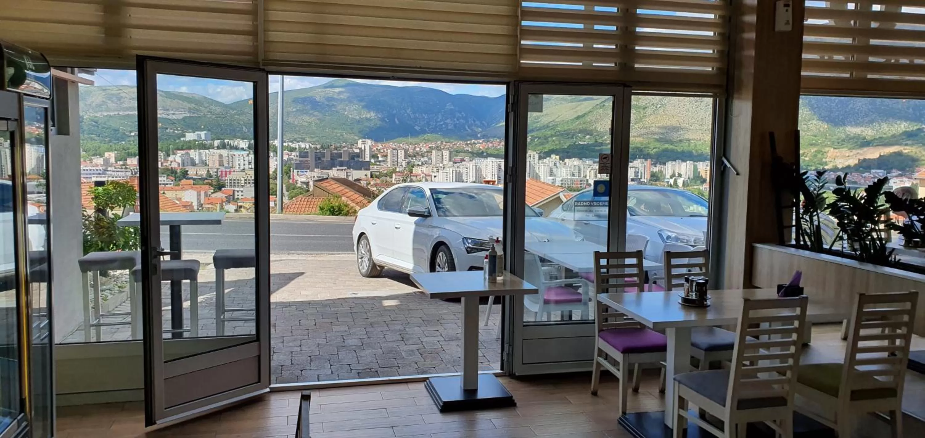 Restaurant/places to eat in Hotel Rivero A&S