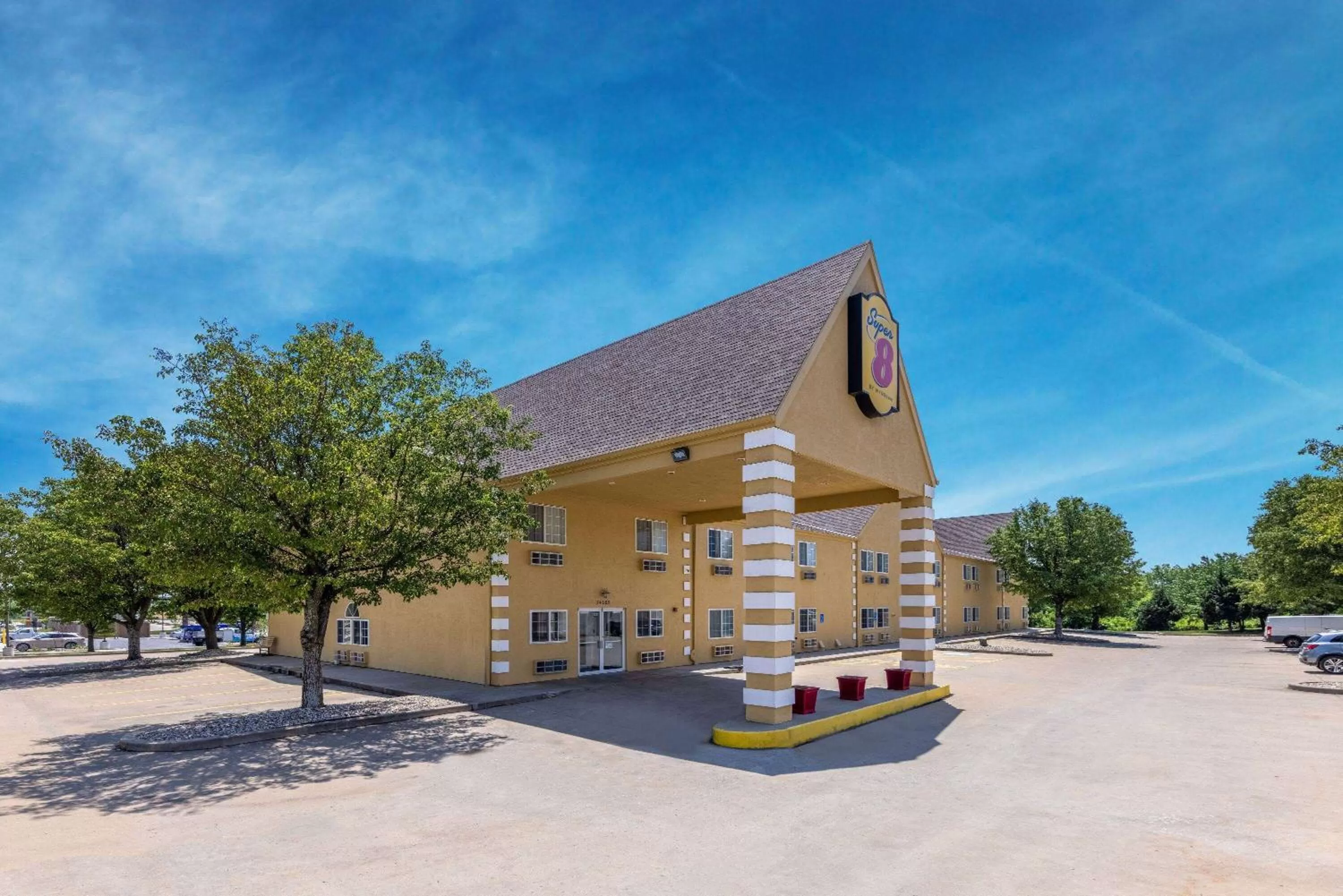 Property building in Super 8 by Wyndham De Soto