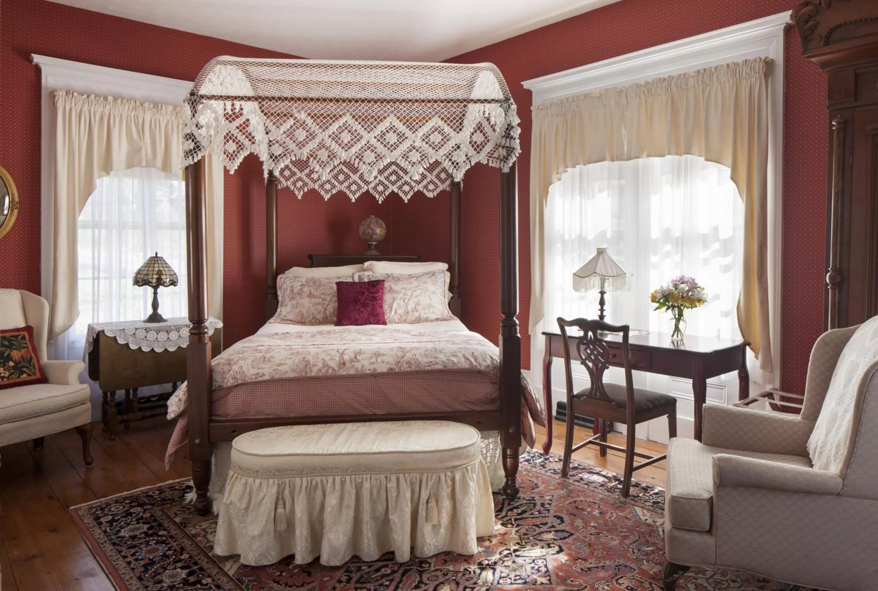 Bed in Isaiah Jones Homestead Bed and Breakfast