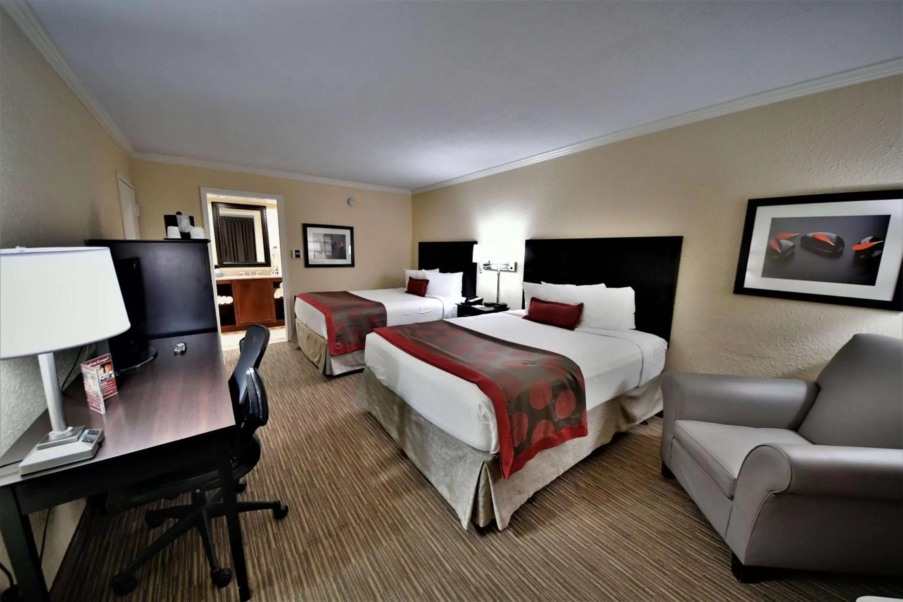 Photo of the whole room, Bed in Ramada by Wyndham Jacksonville Hotel & Conference Center