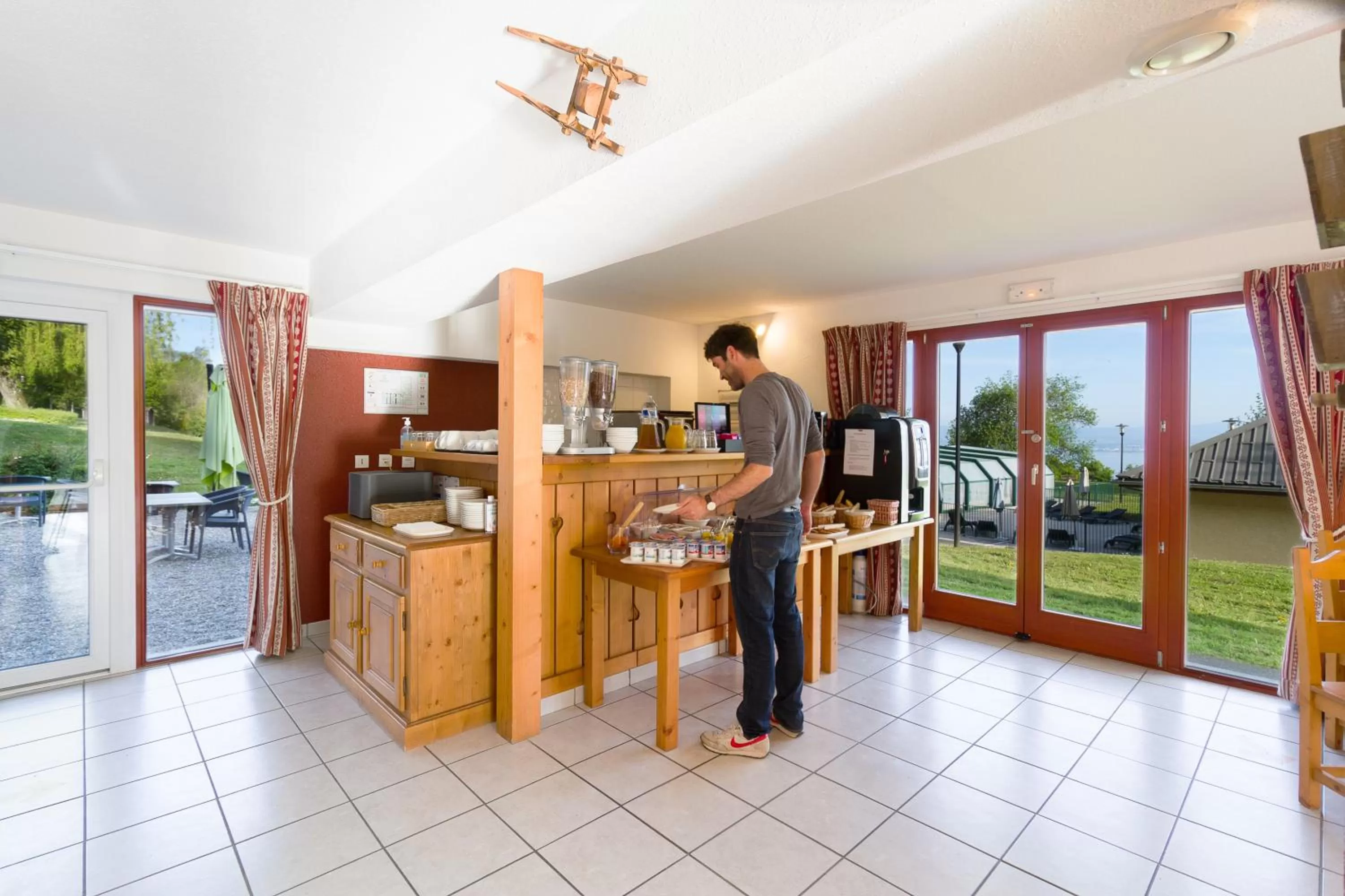 Breakfast in Garden & City Evian - Lugrin