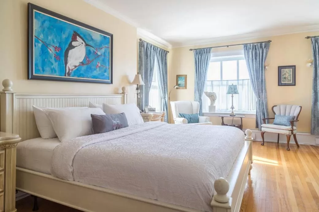 Photo of the whole room in Grey Gables Inn