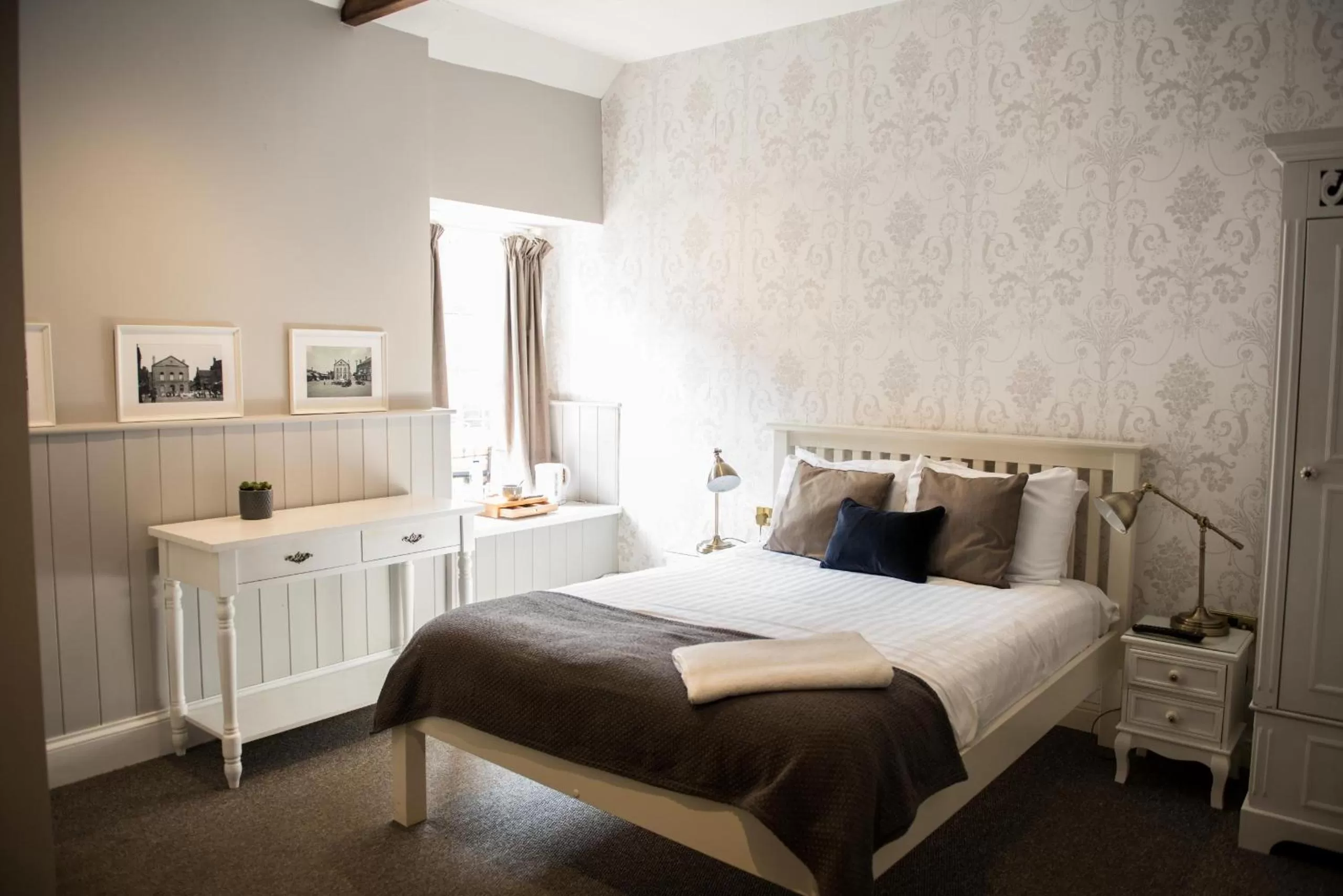 Bedroom, Bed in The George Hotel