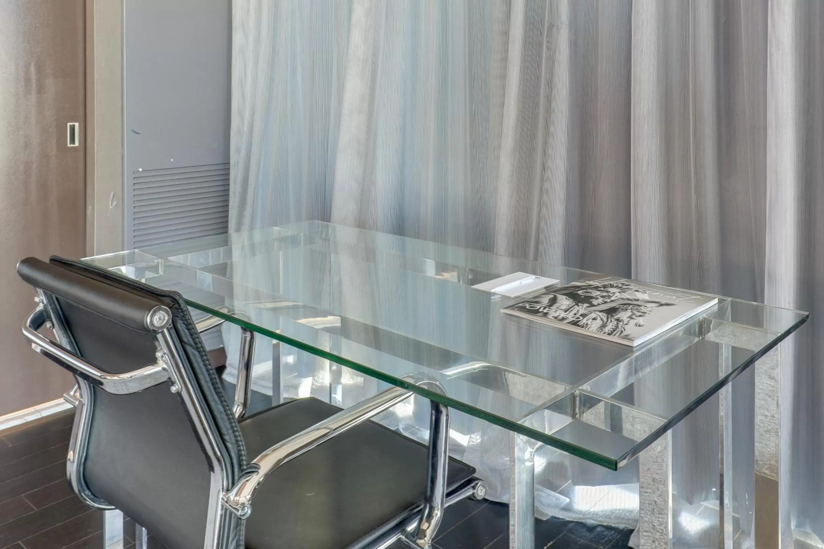 Day in Vegas Palms HIGH 52nd fl. 1BDR corner penthouse 1220sqft