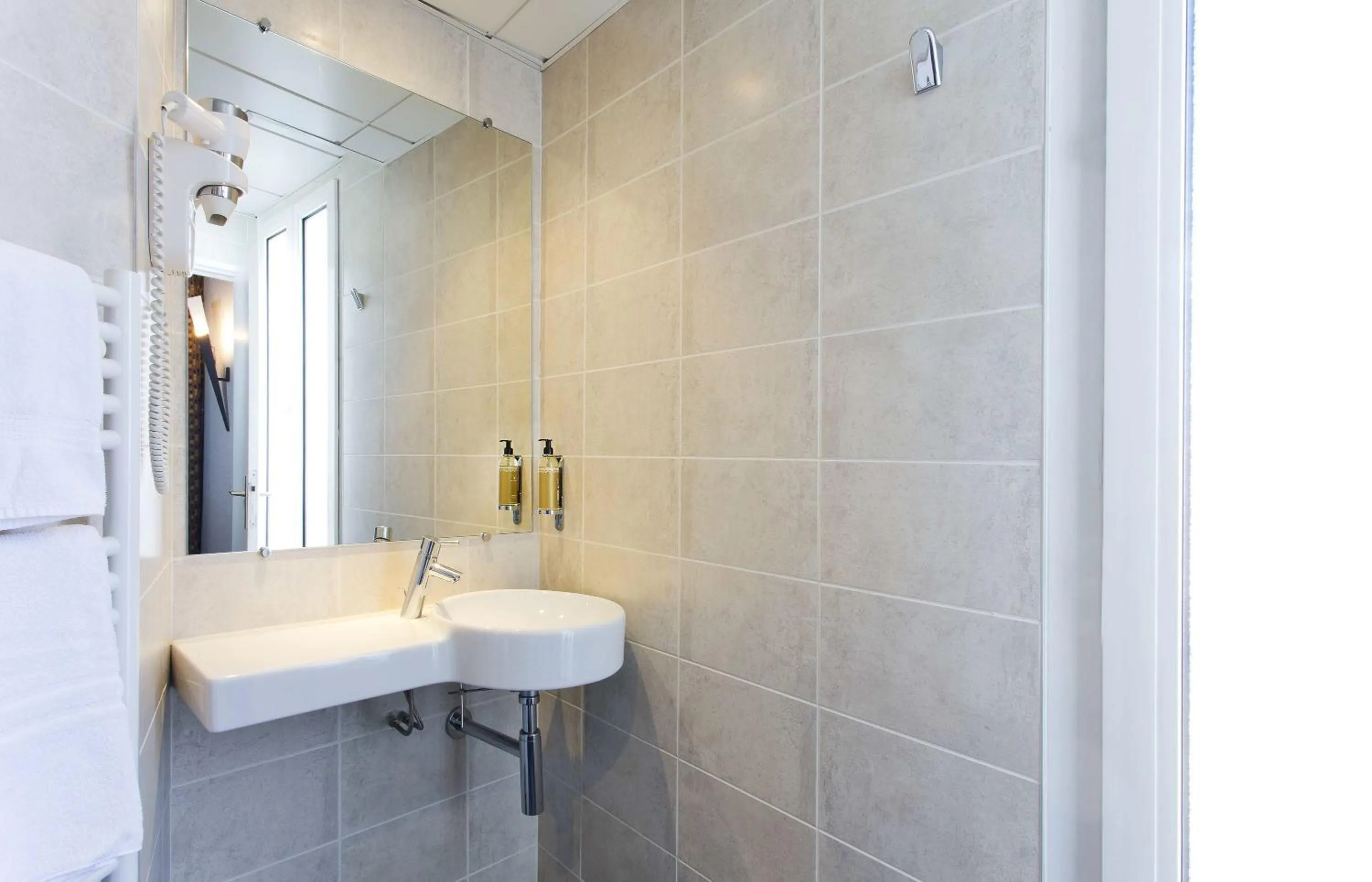 Bathroom in Hôtel Du Prince Eugène