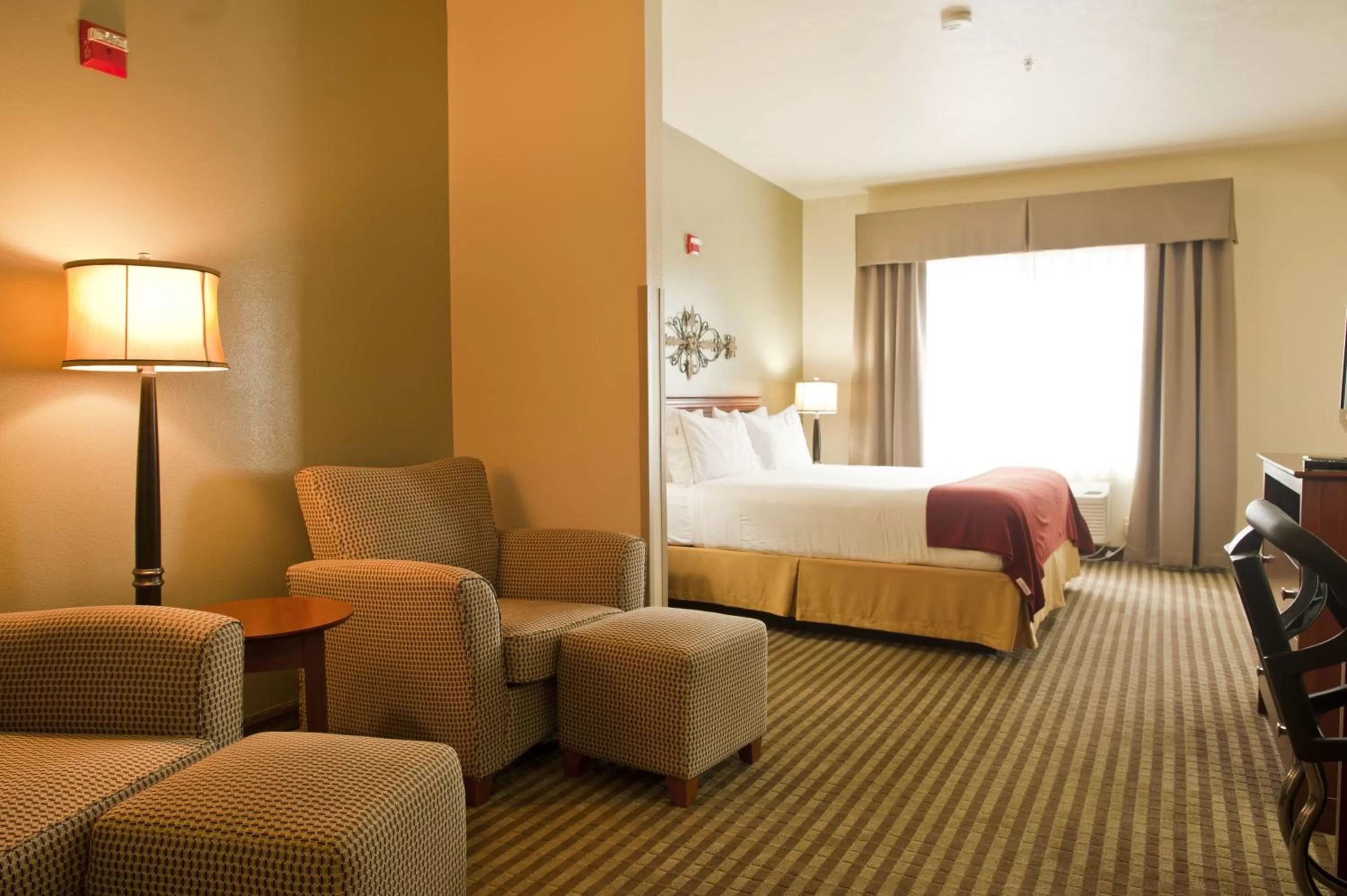 Seating area, Bed in Holiday Inn Express Walla Walla by IHG