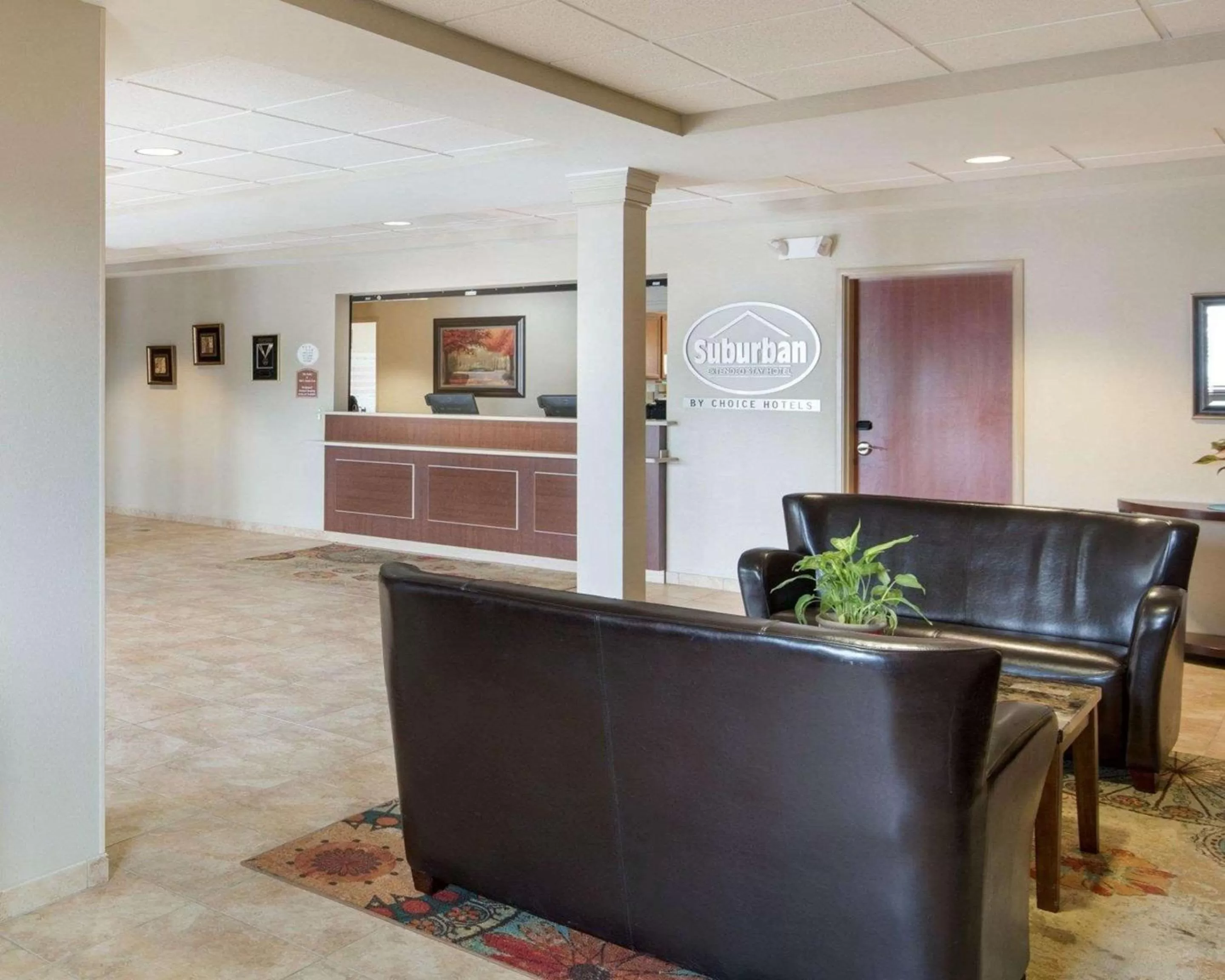 Lobby or reception in Suburban Studios Triadelphia - Wheeling at The Highlands
