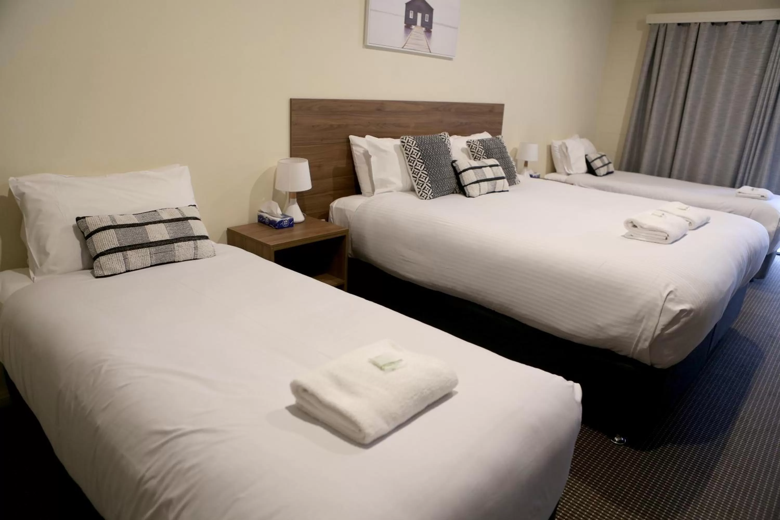 Bed in Mudgee Vineyard Motor Inn